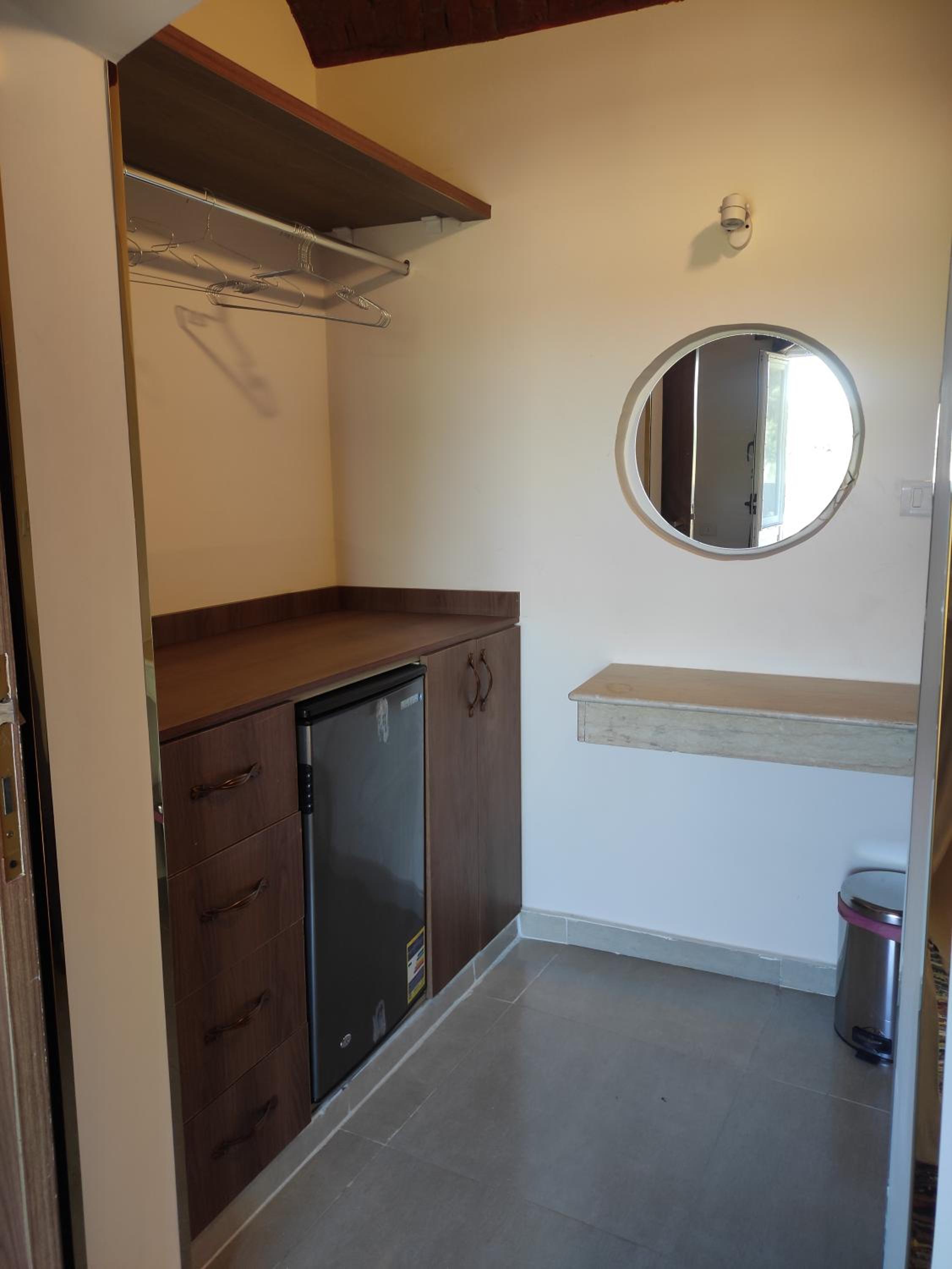 Deluxe King Room - Photo 5