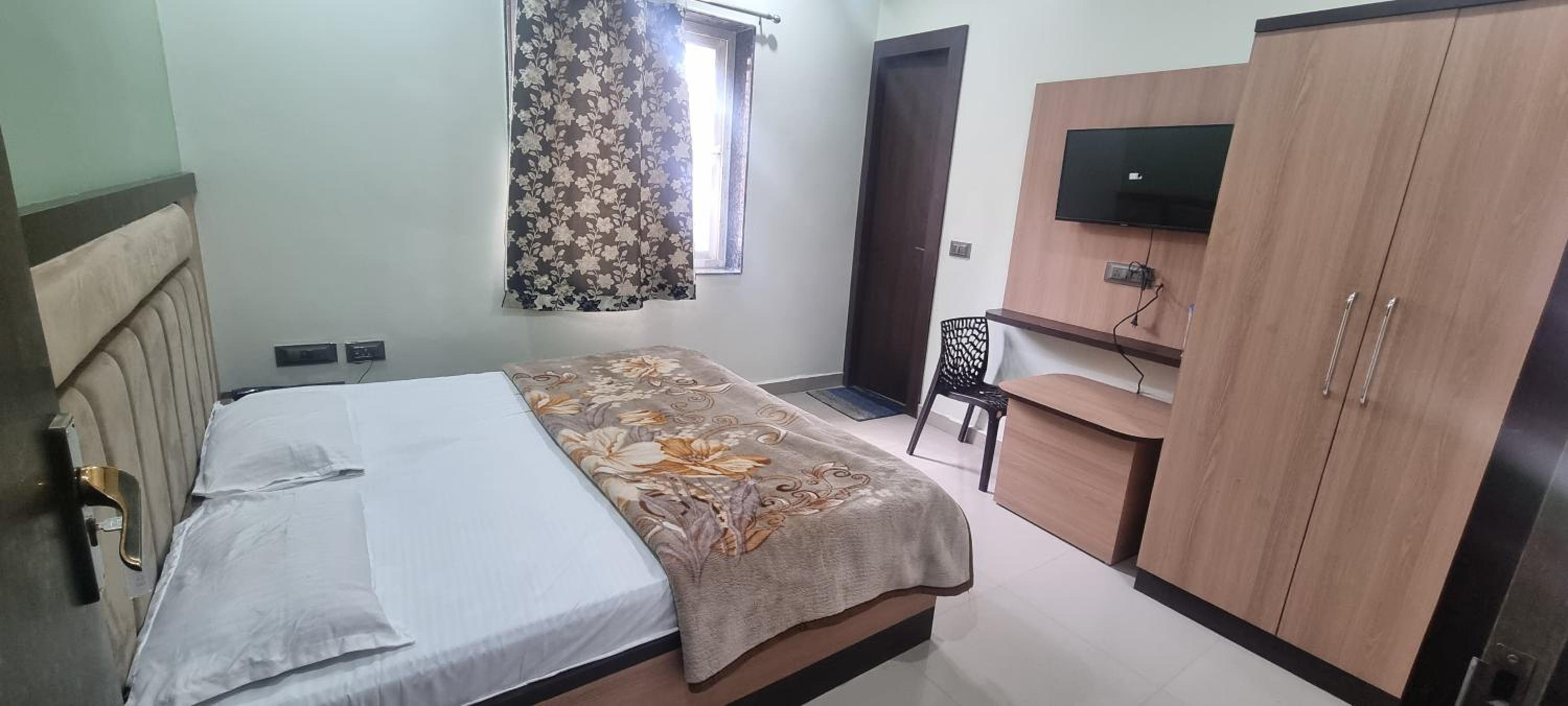 Double Room with Private Bathroom photo 2