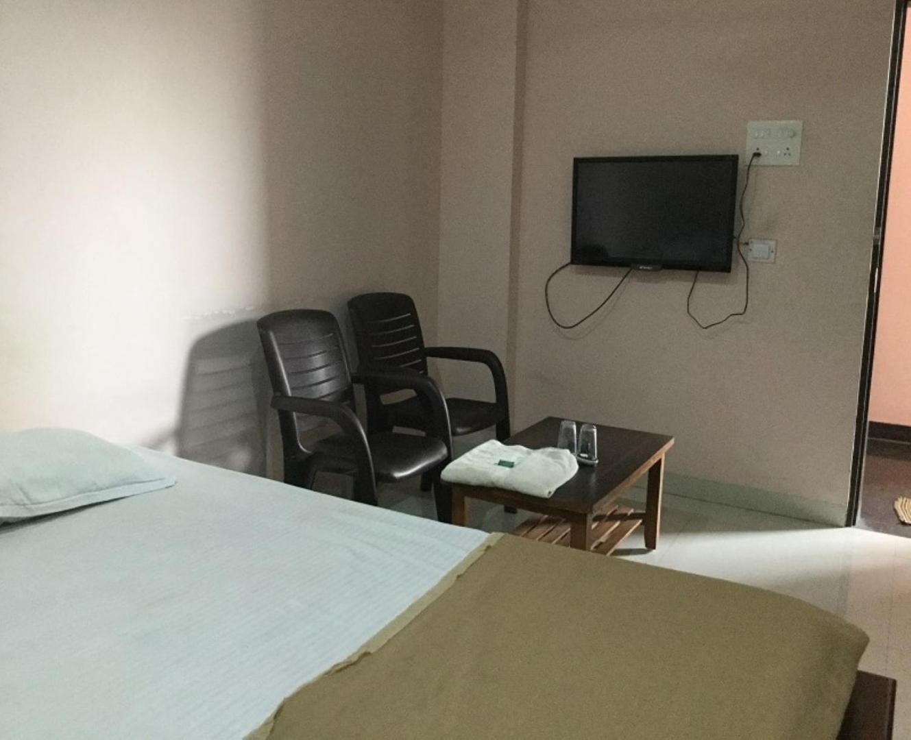Deluxe Room - Photo 5