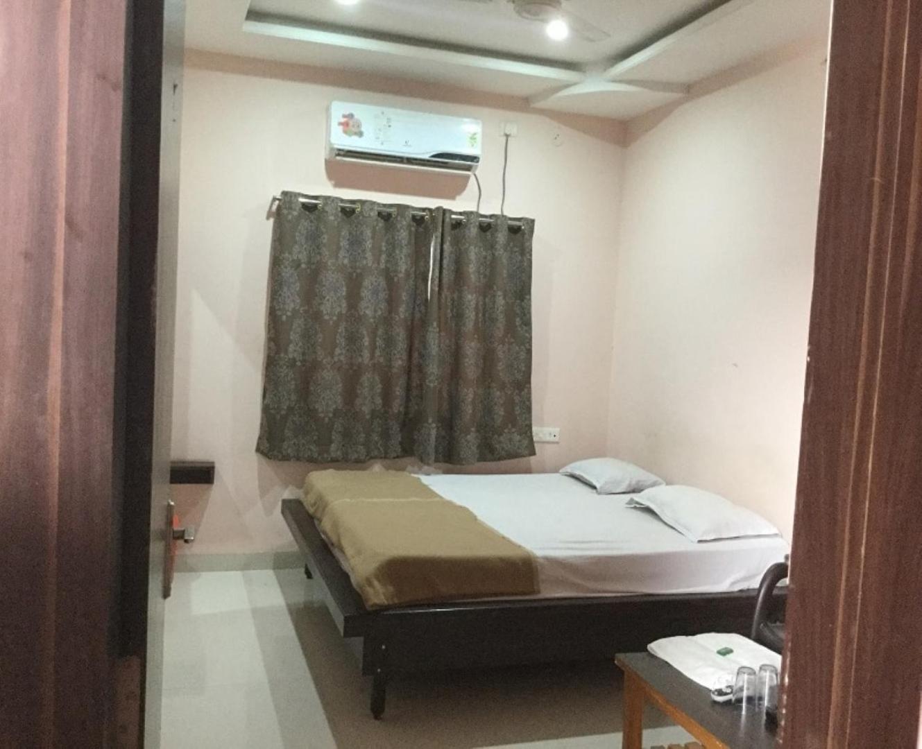 Deluxe Room - Photo 6