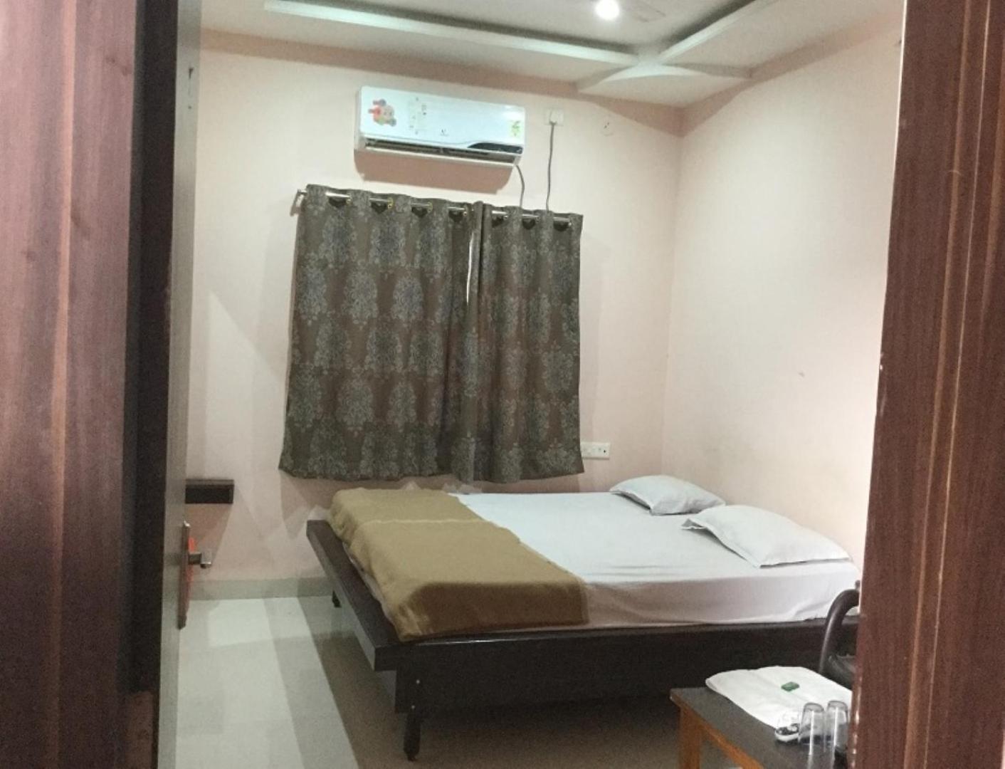 Deluxe Room - Photo 7