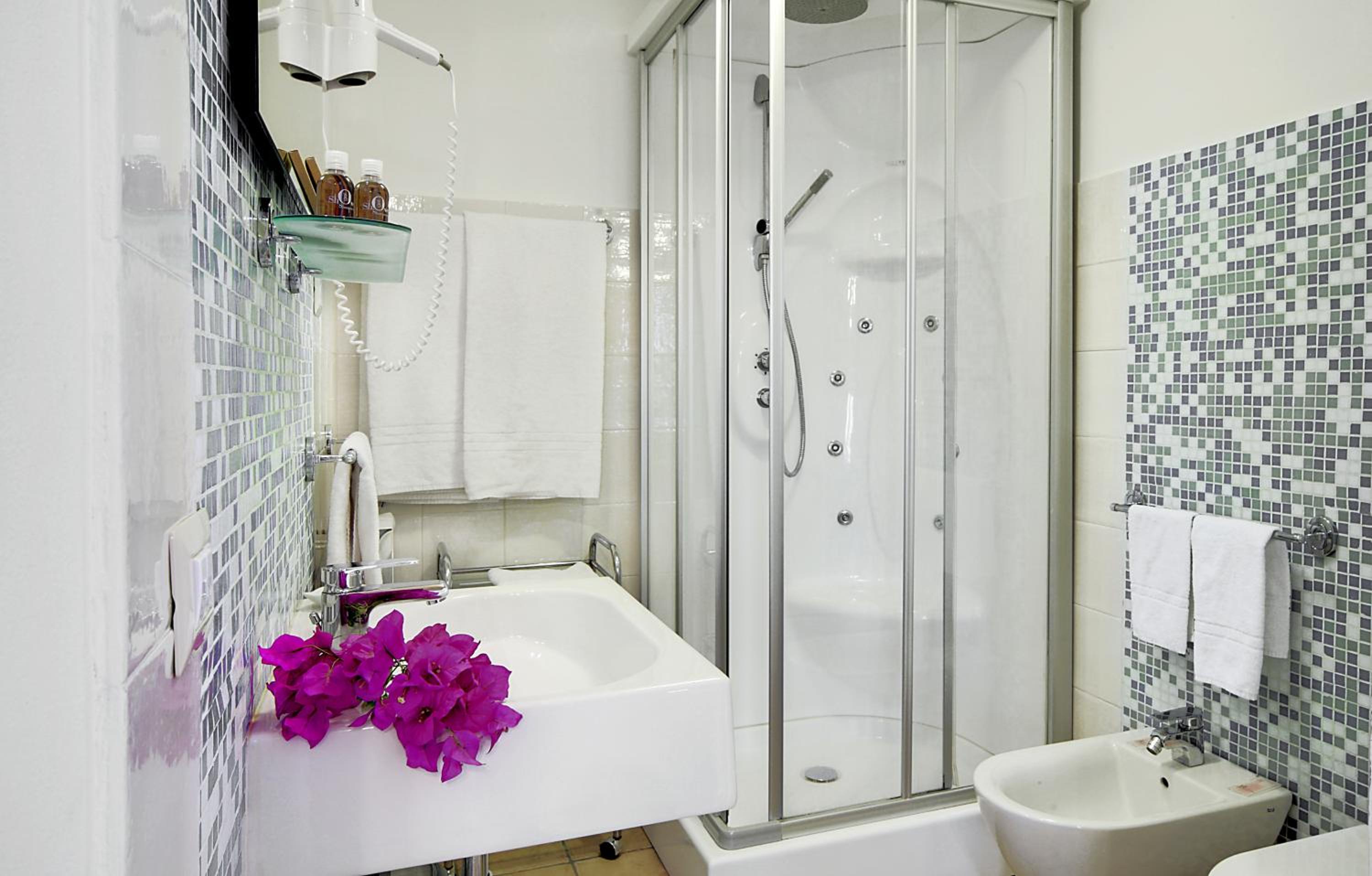 Double or Twin Room - Photo 10