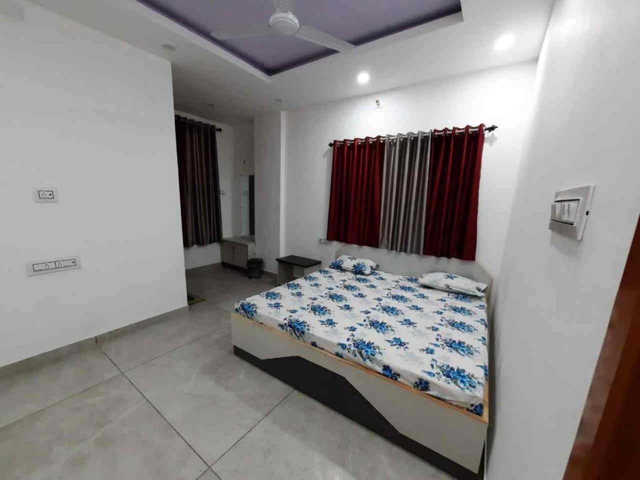 Double Room With Balcony (2 Adults + 1 Child) photo 1