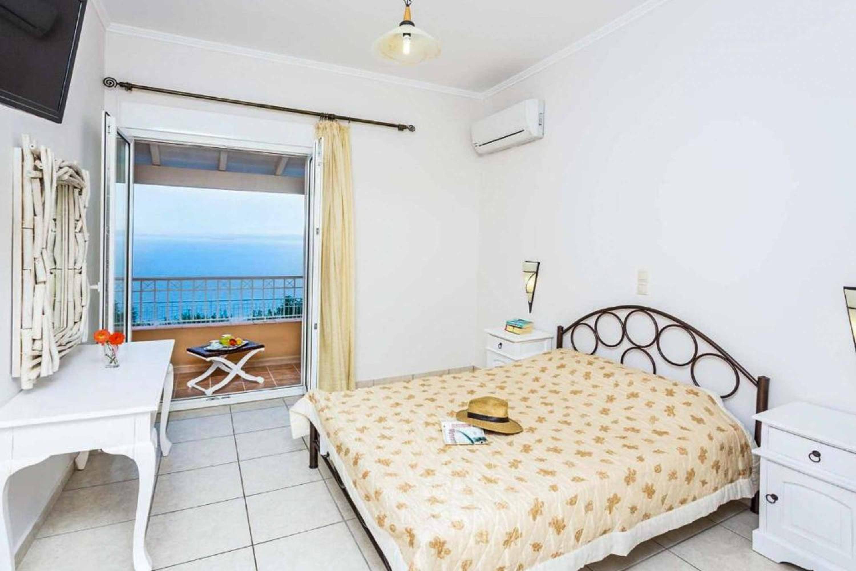Three-Bedroom Villa photo 2