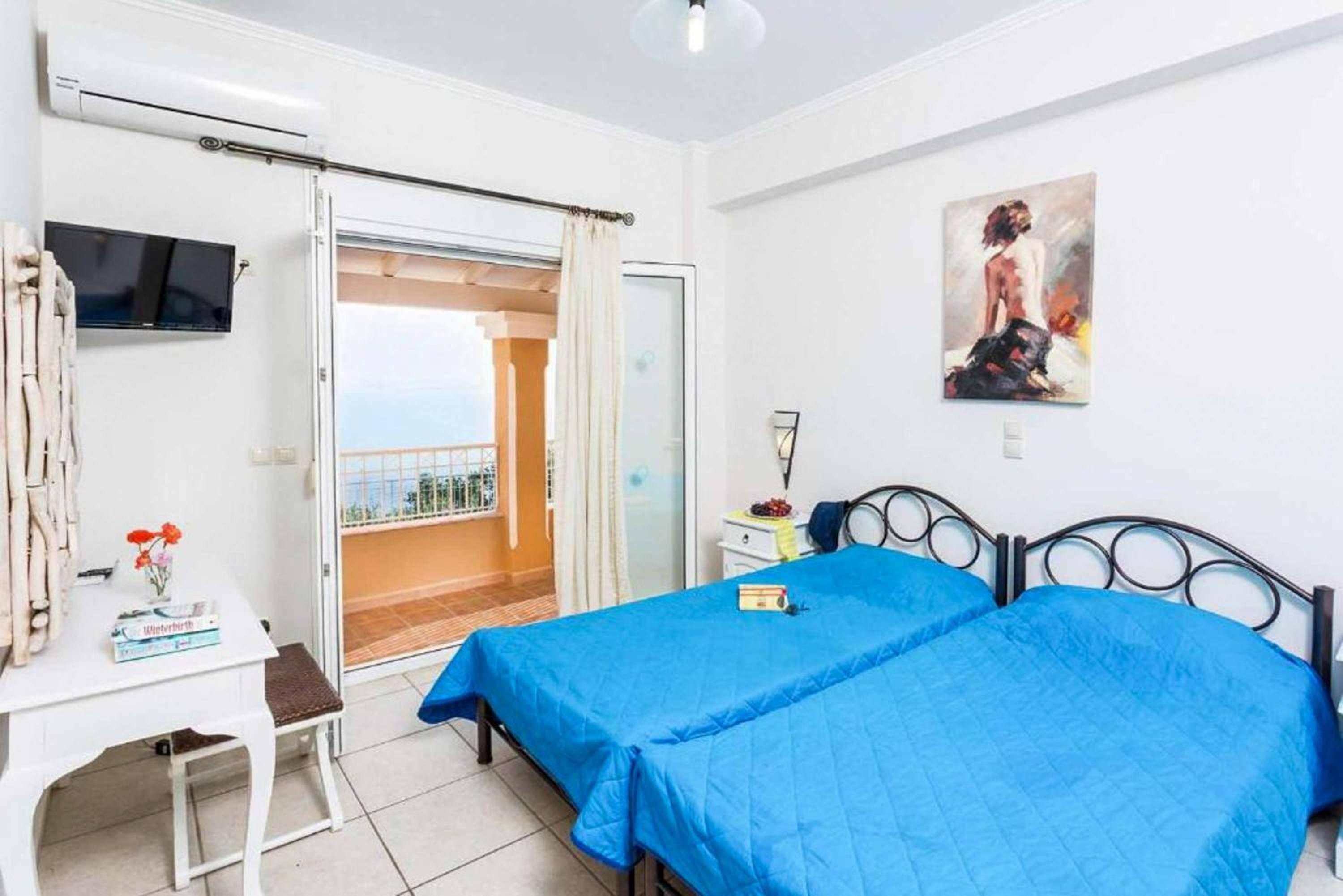 Three-Bedroom Villa photo 3