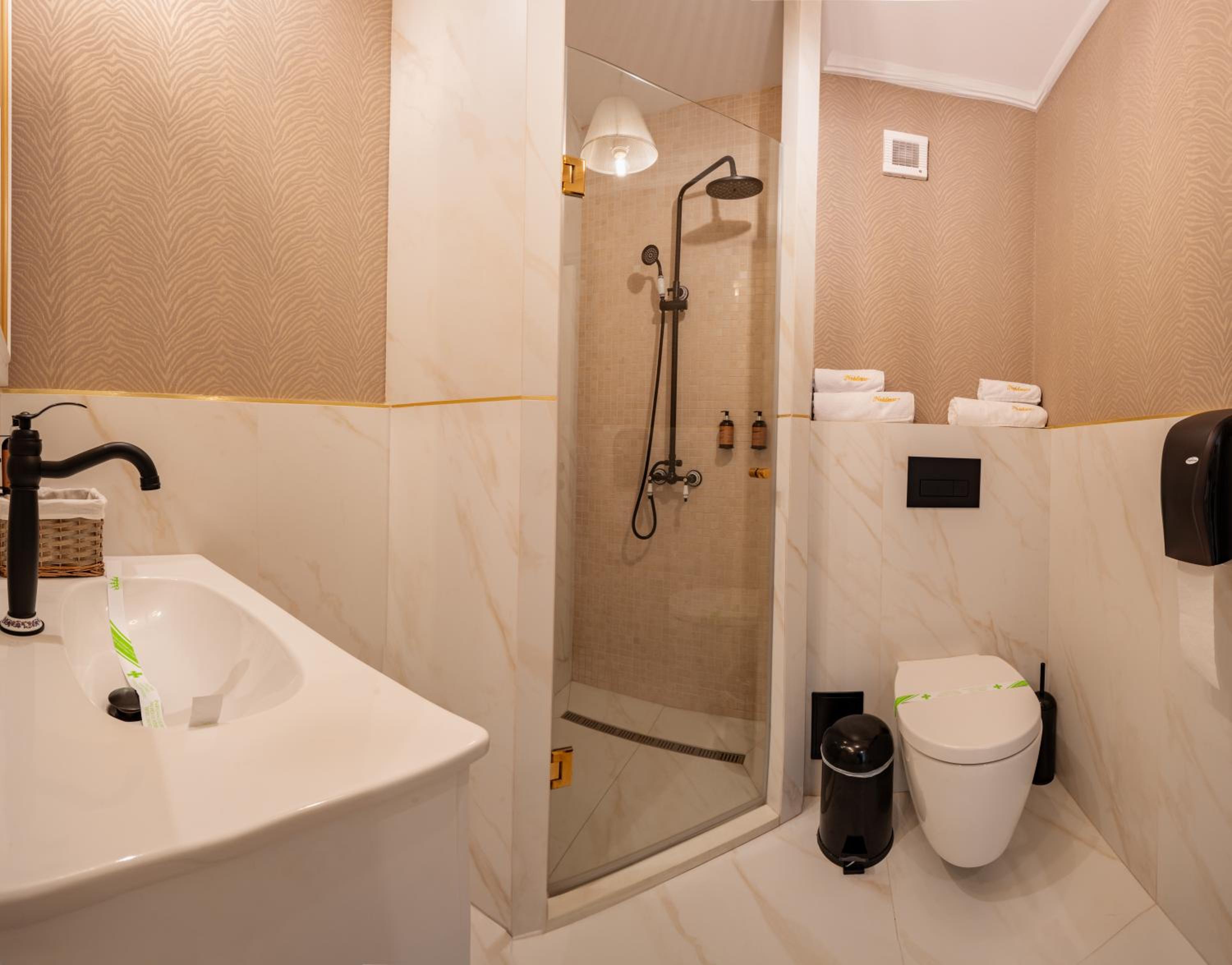 Double Room - Photo 2