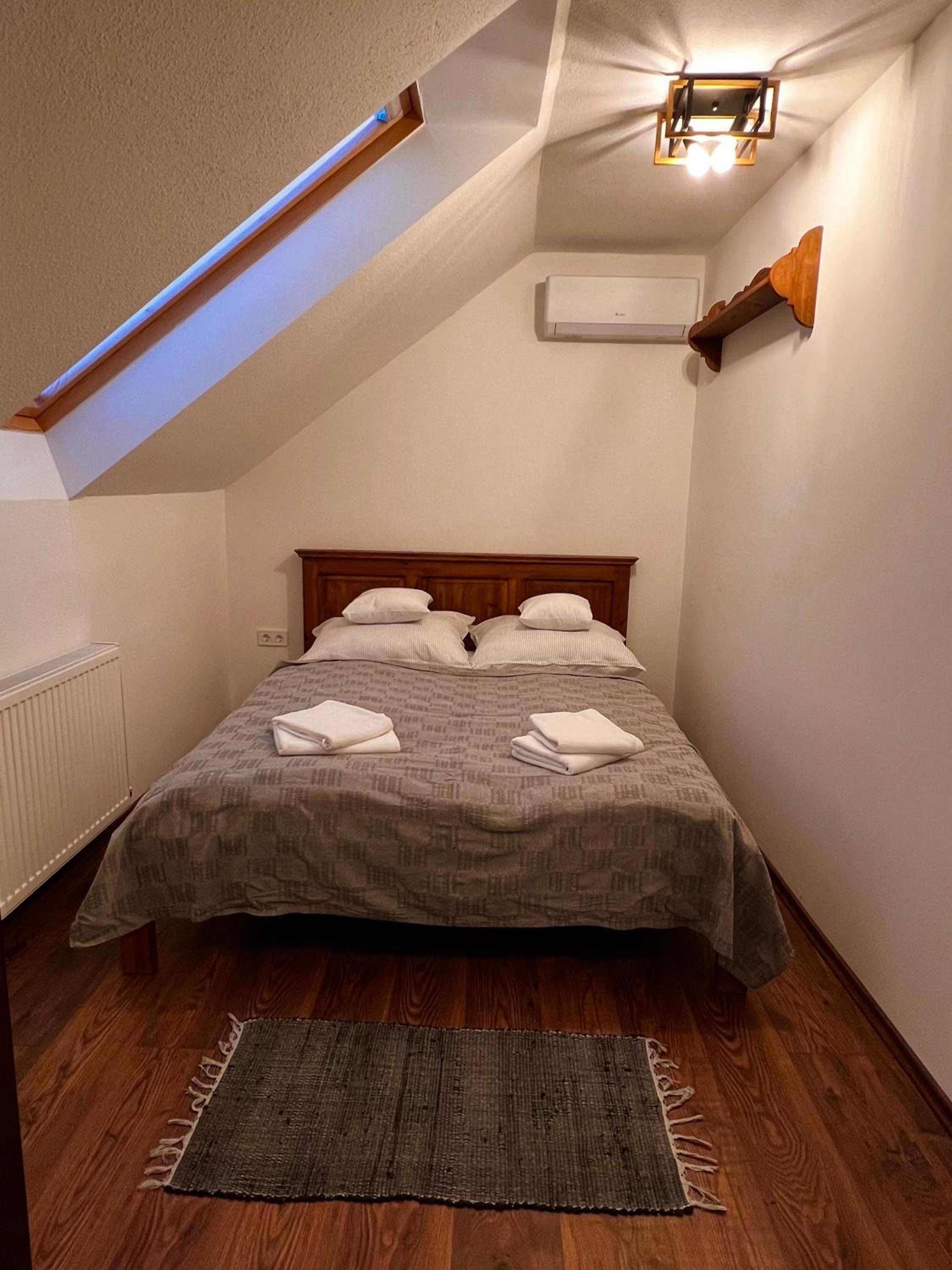 Small Double Room photo 1