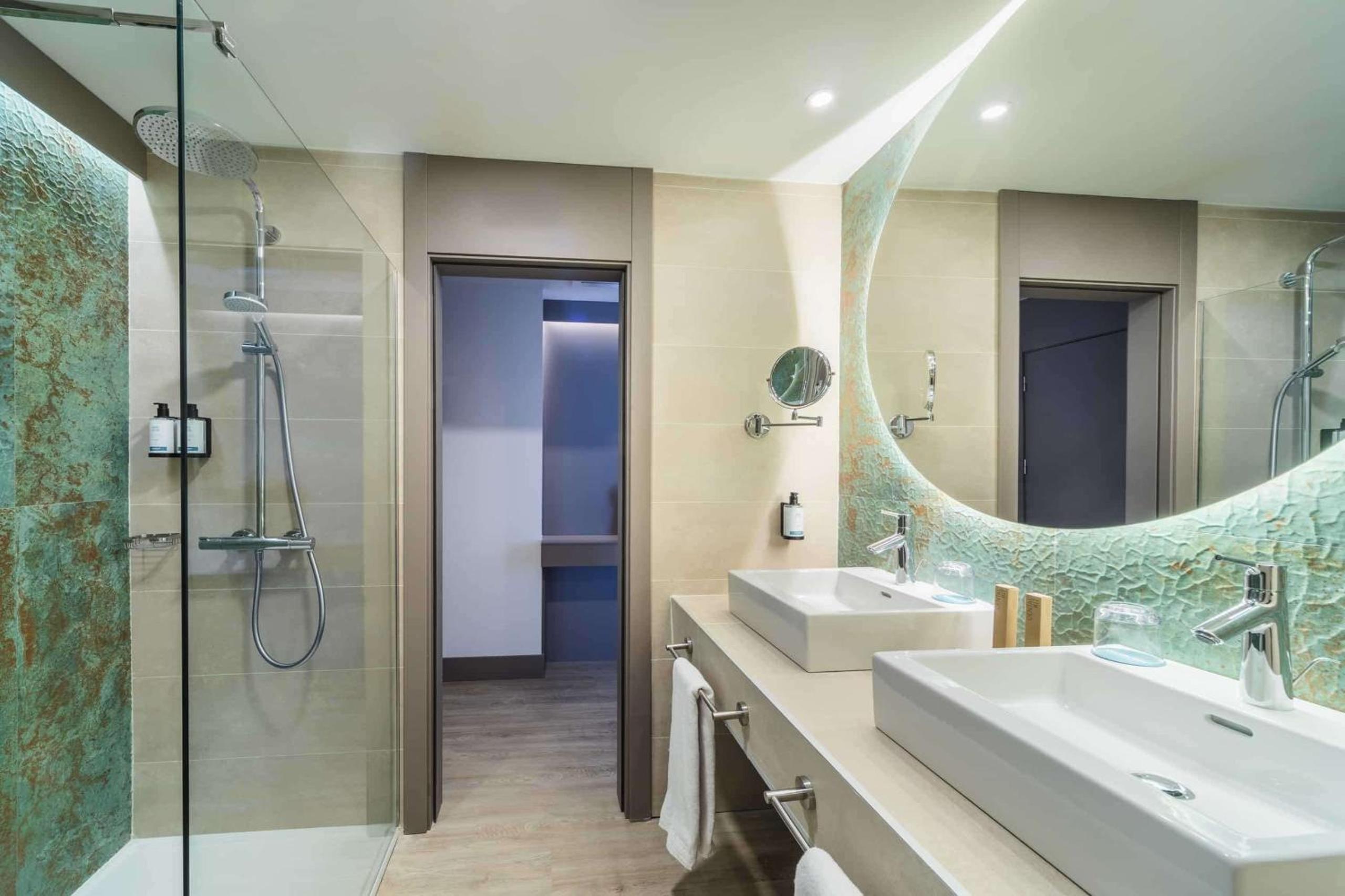 Superior Triple Room (3 Adults) - Photo 6