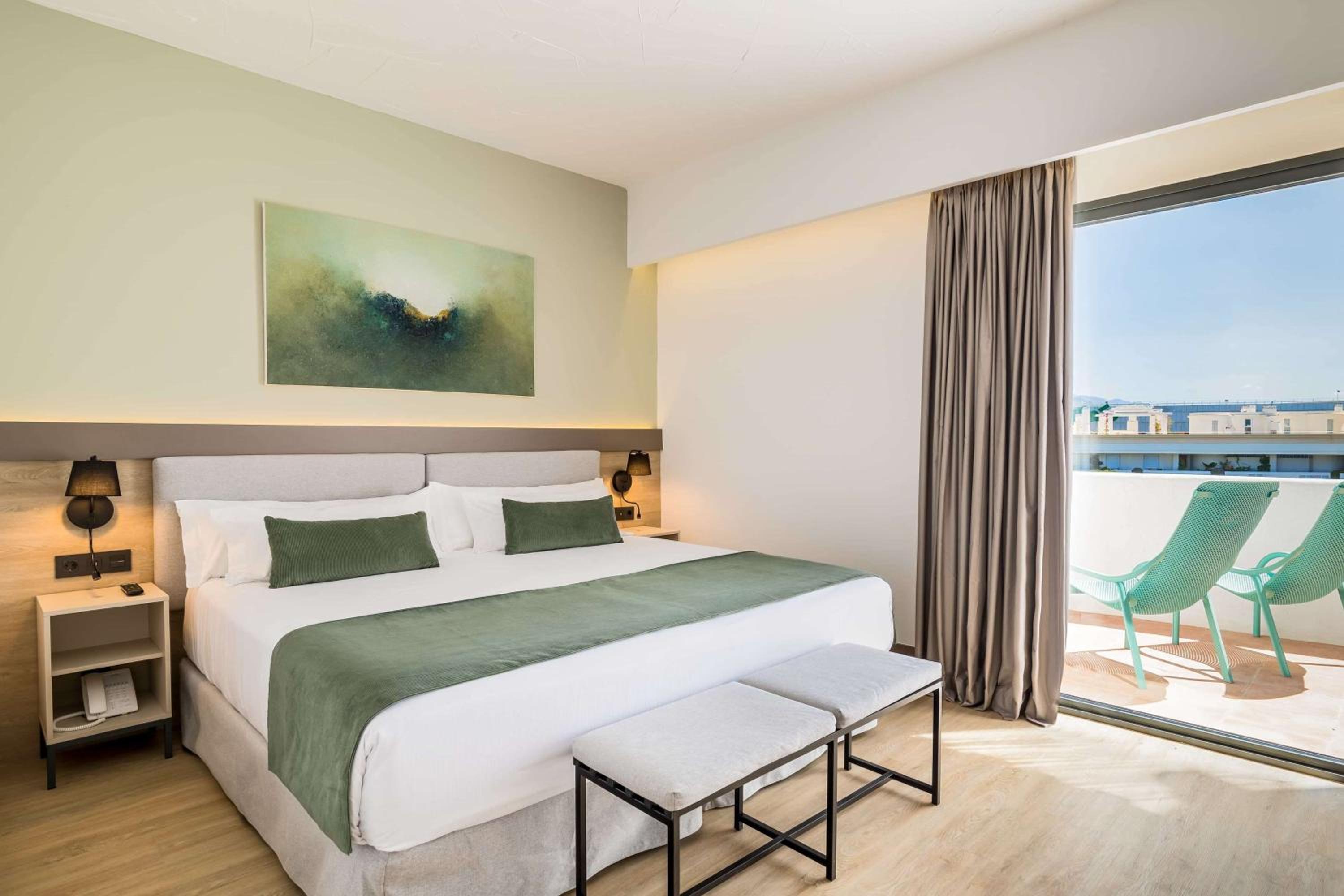 Junior Suite (2 Adults + 2 Children) - Photo 1