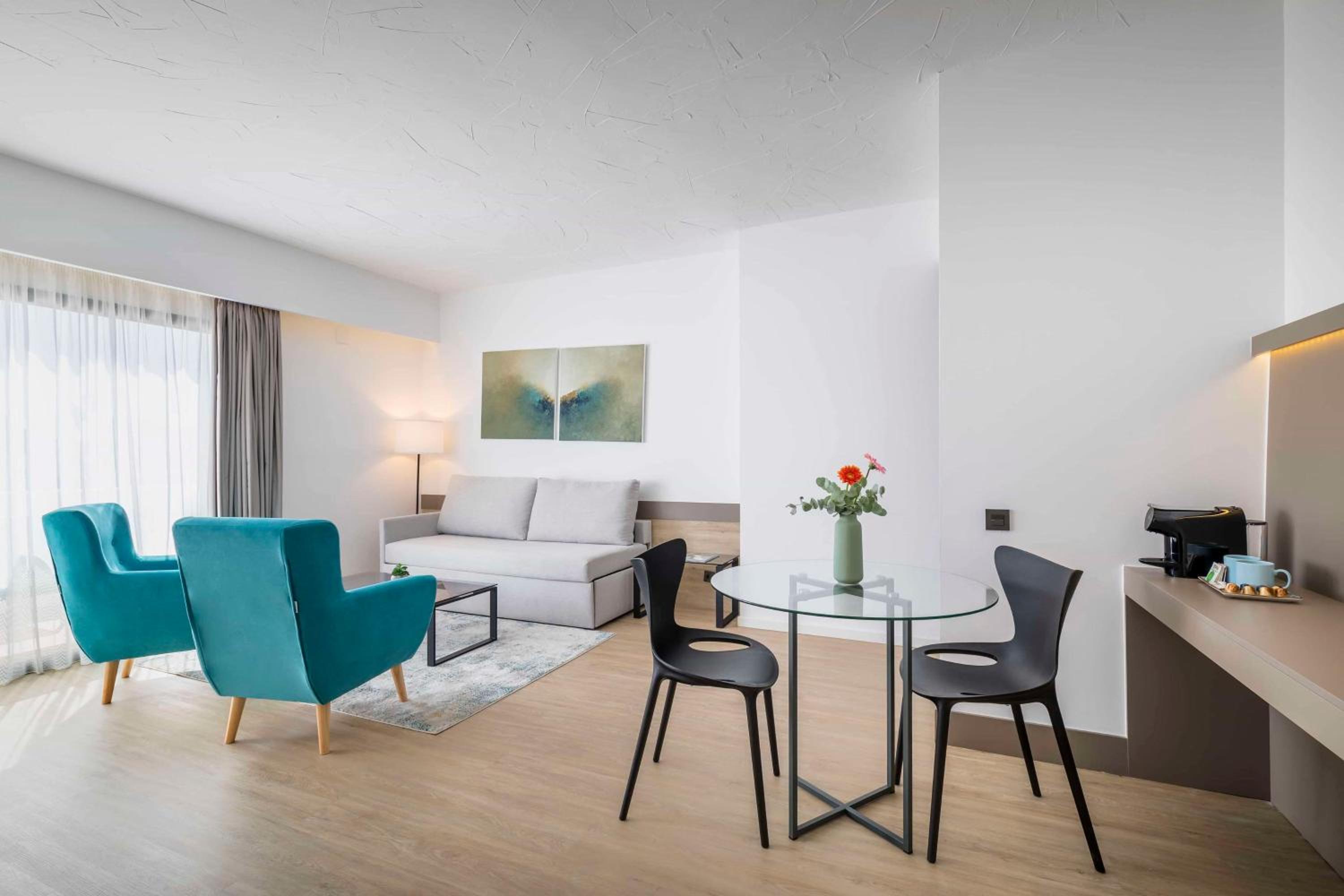 Junior Suite (2 Adults + 2 Children) - Photo 6