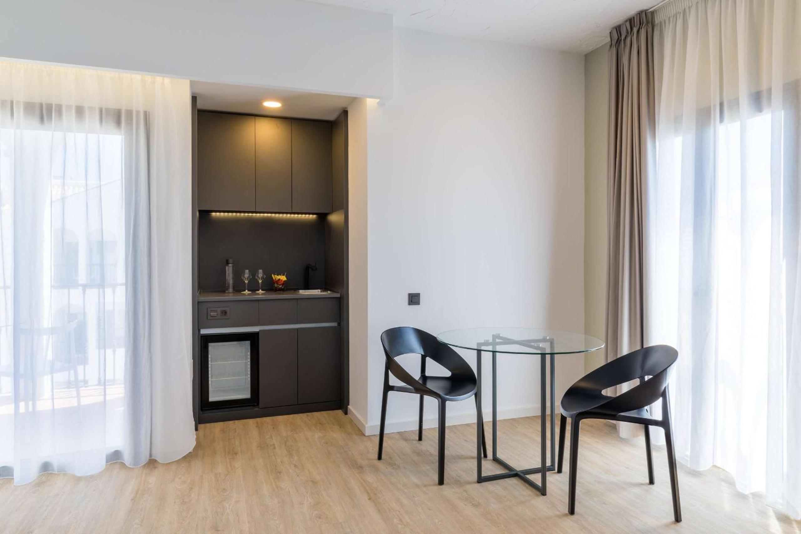Deluxe Family Room (2 Adults + 2 Children) photo 3