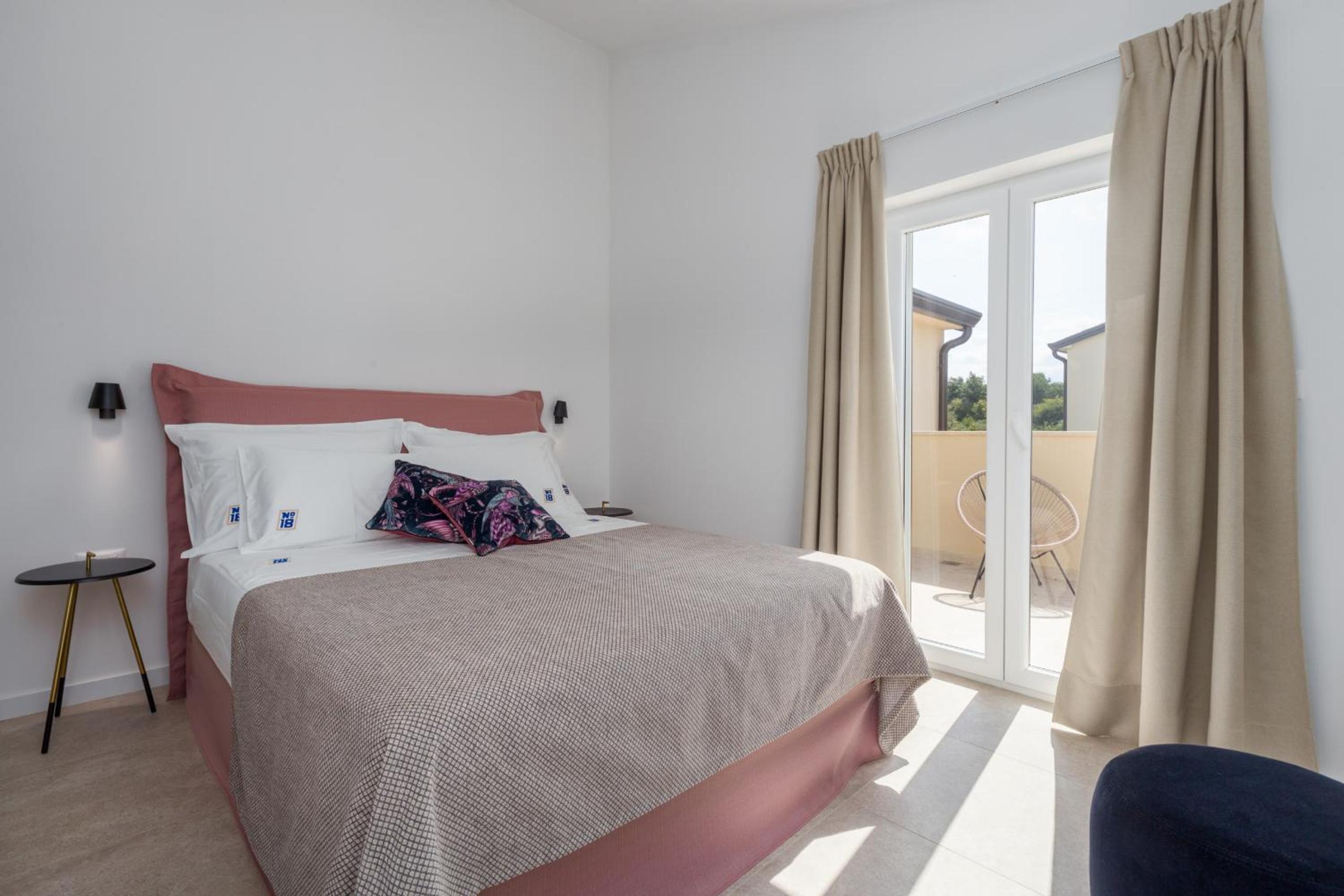 Villa photo 2