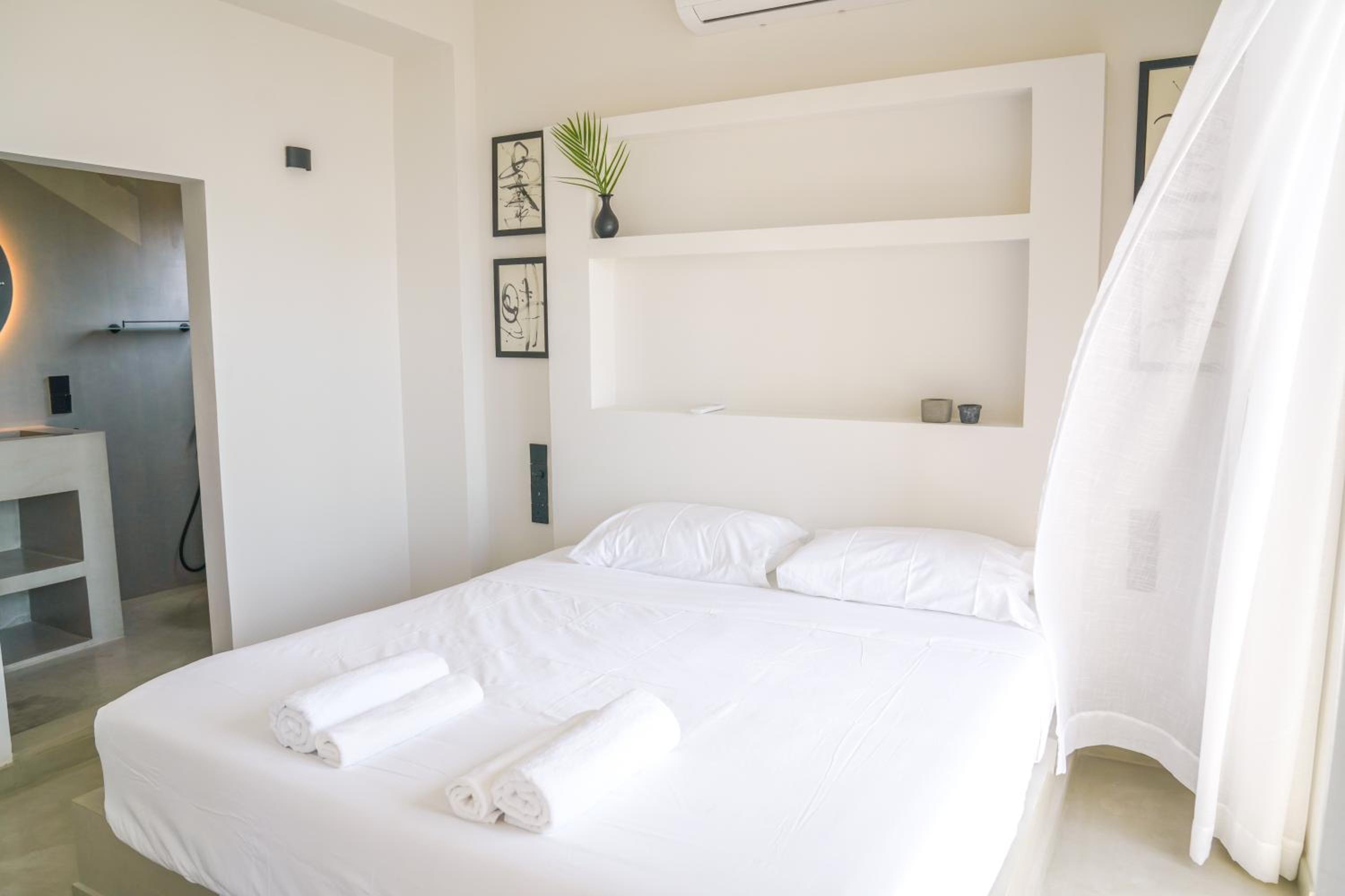 Deluxe Double Room with Balcony and Sea View