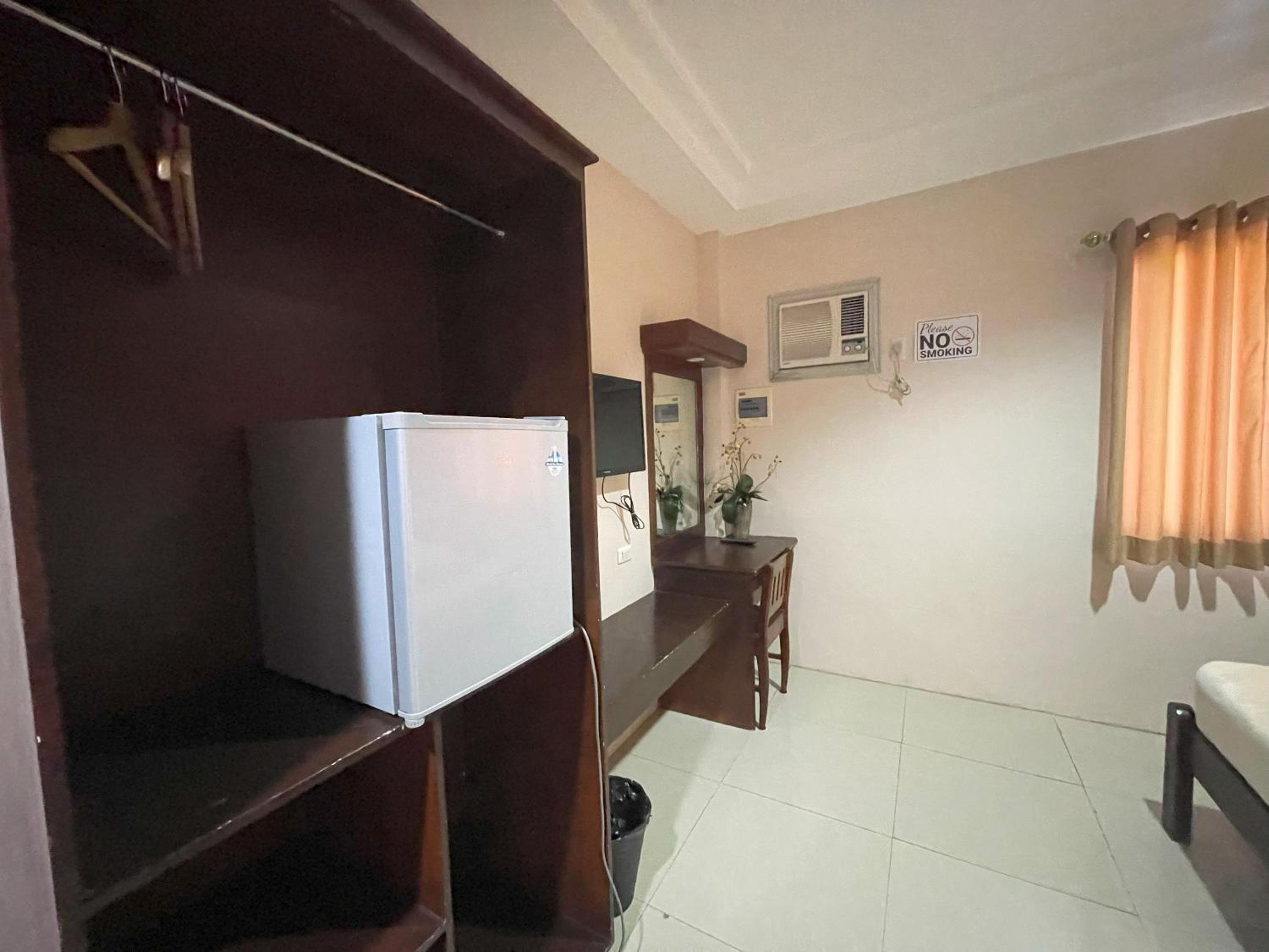 Deluxe Room - Photo 8