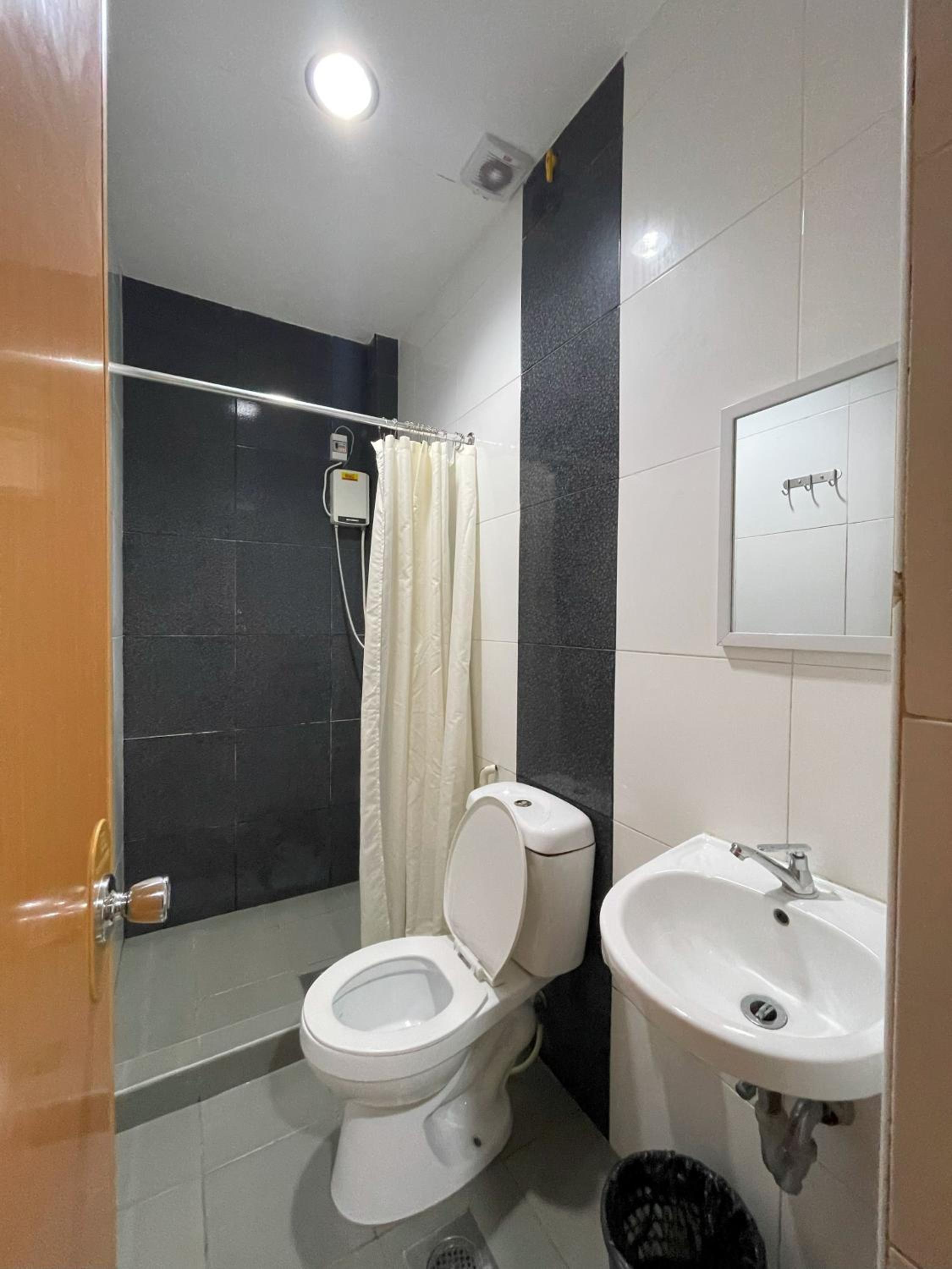Deluxe Room - Photo 5