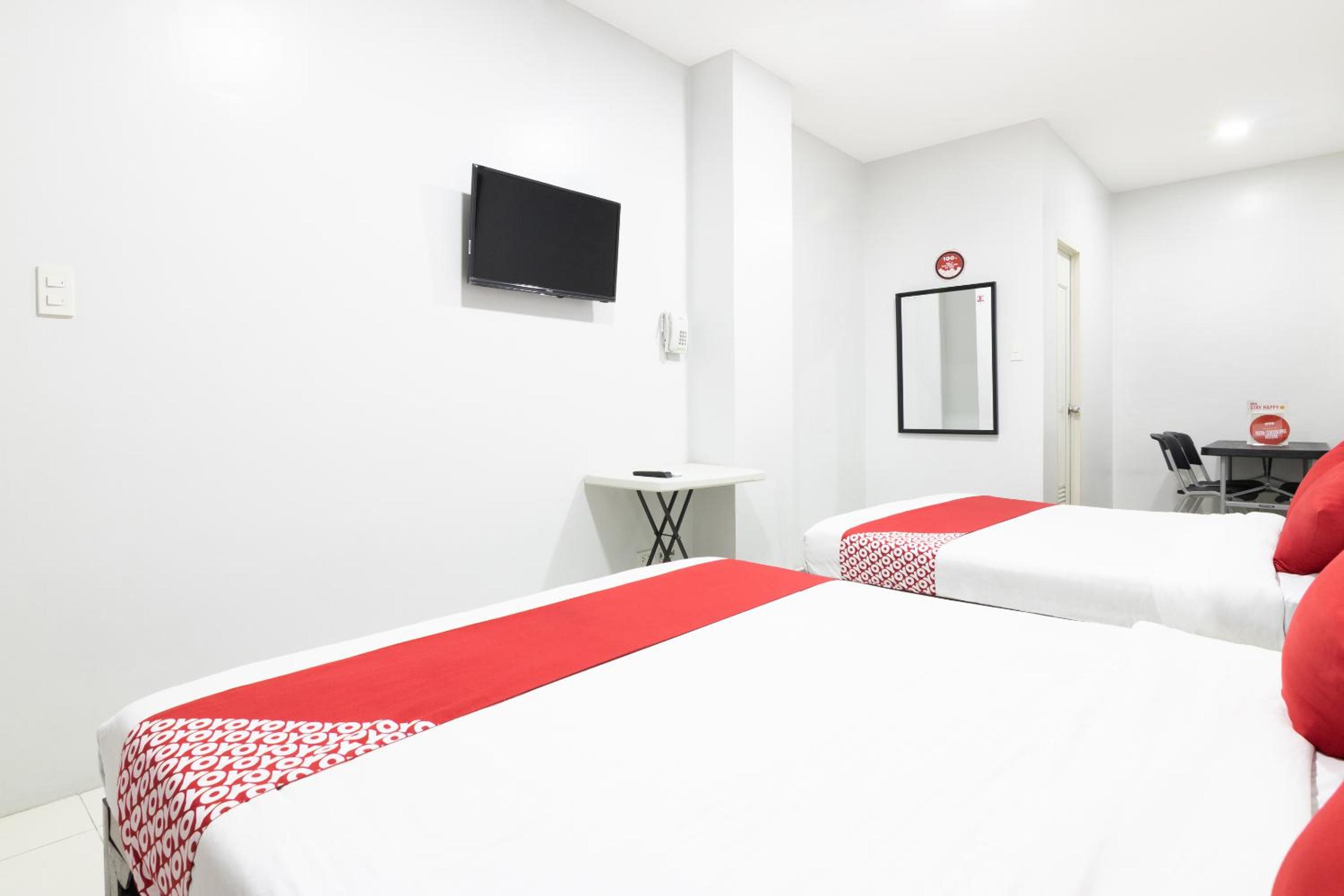 Deluxe Family Suite - Photo 3