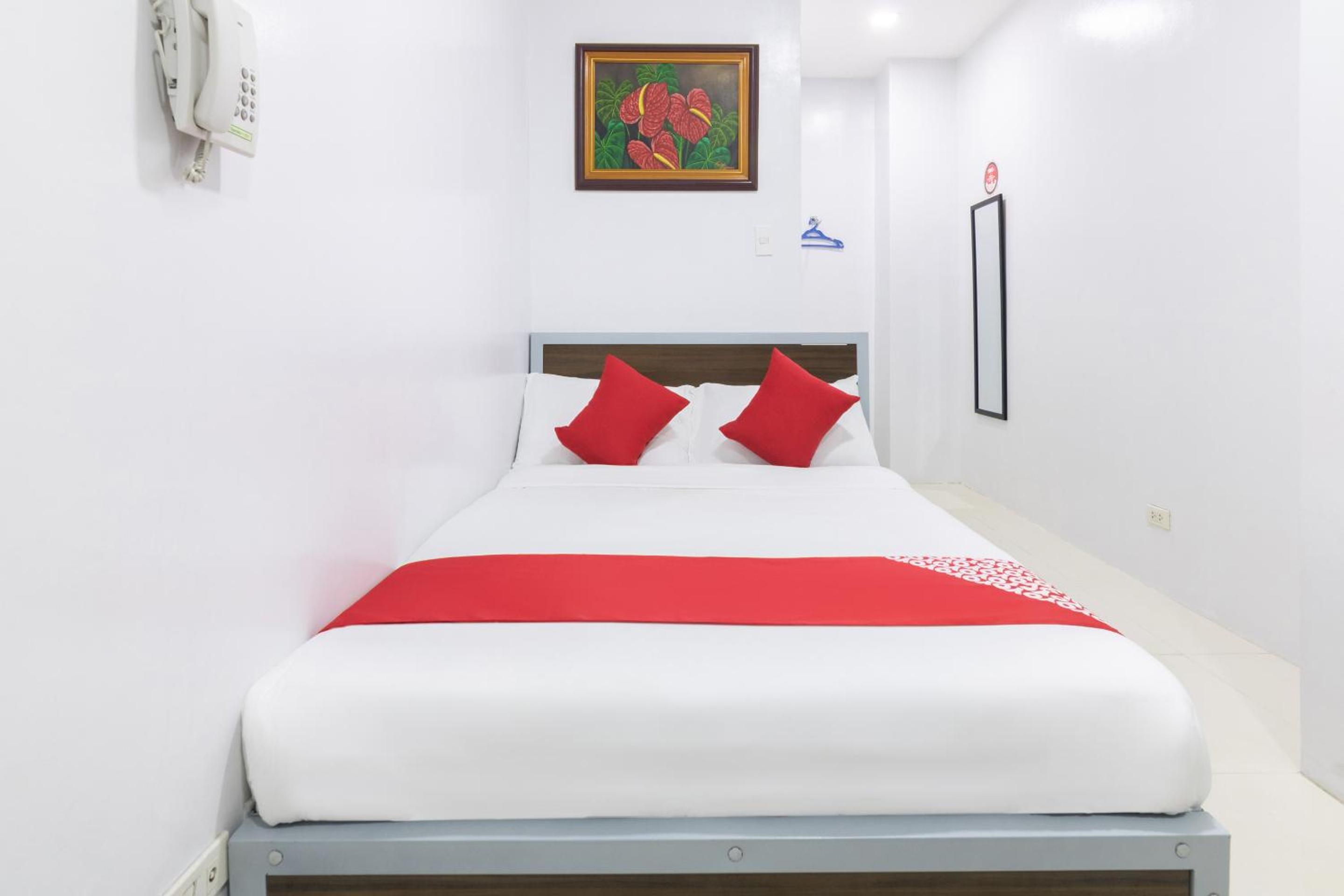 Deluxe Family Suite - Photo 8