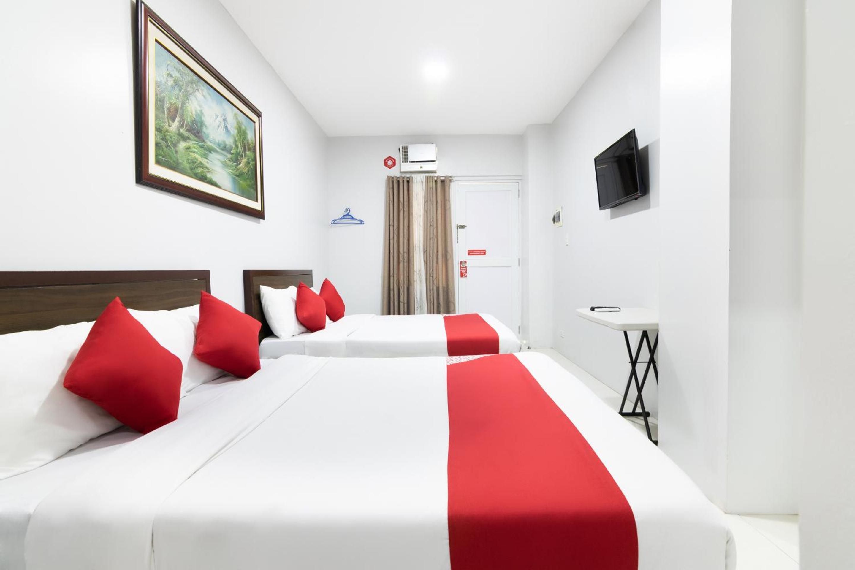 Deluxe Family Suite - Photo 1