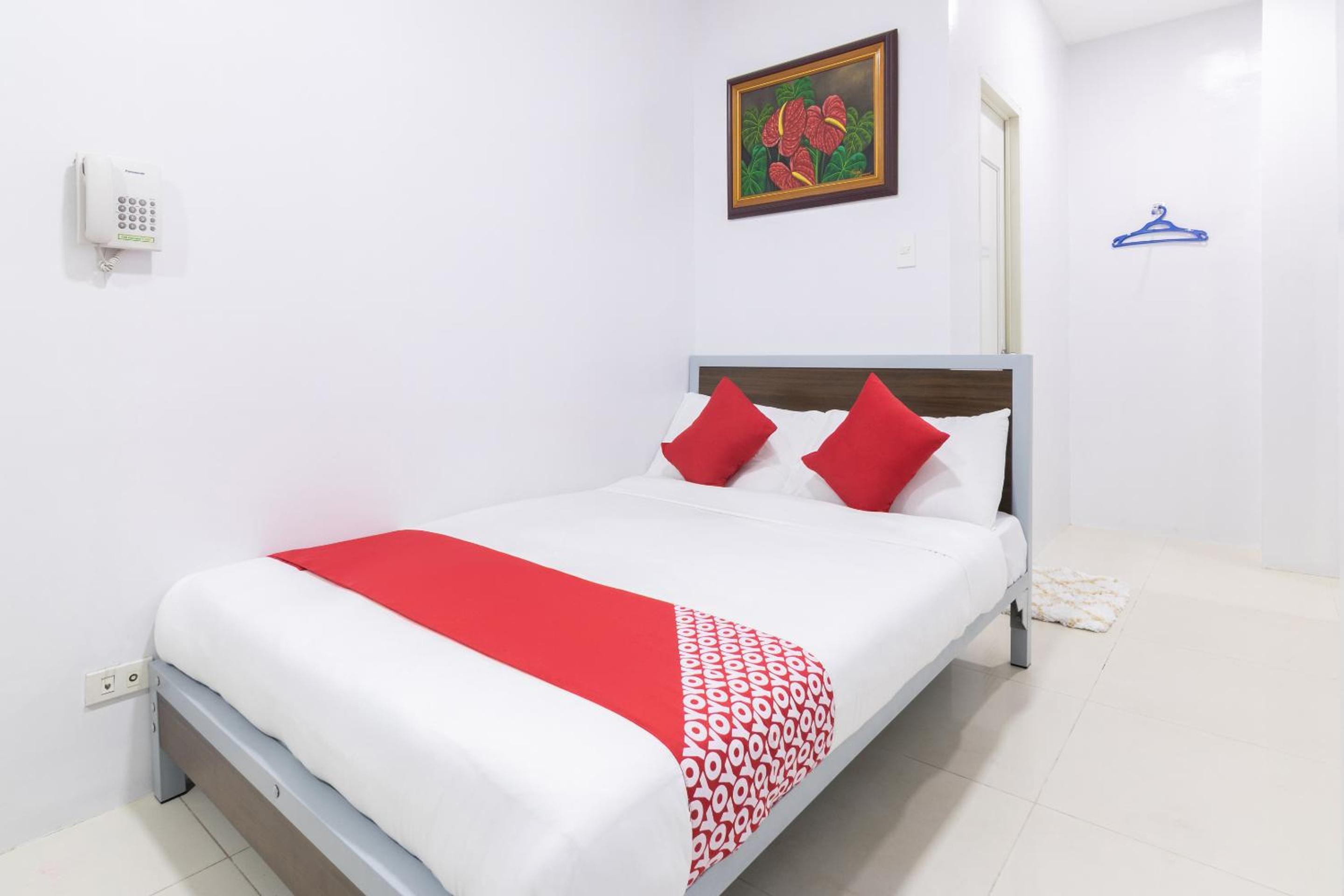 Deluxe Family Suite - Photo 9