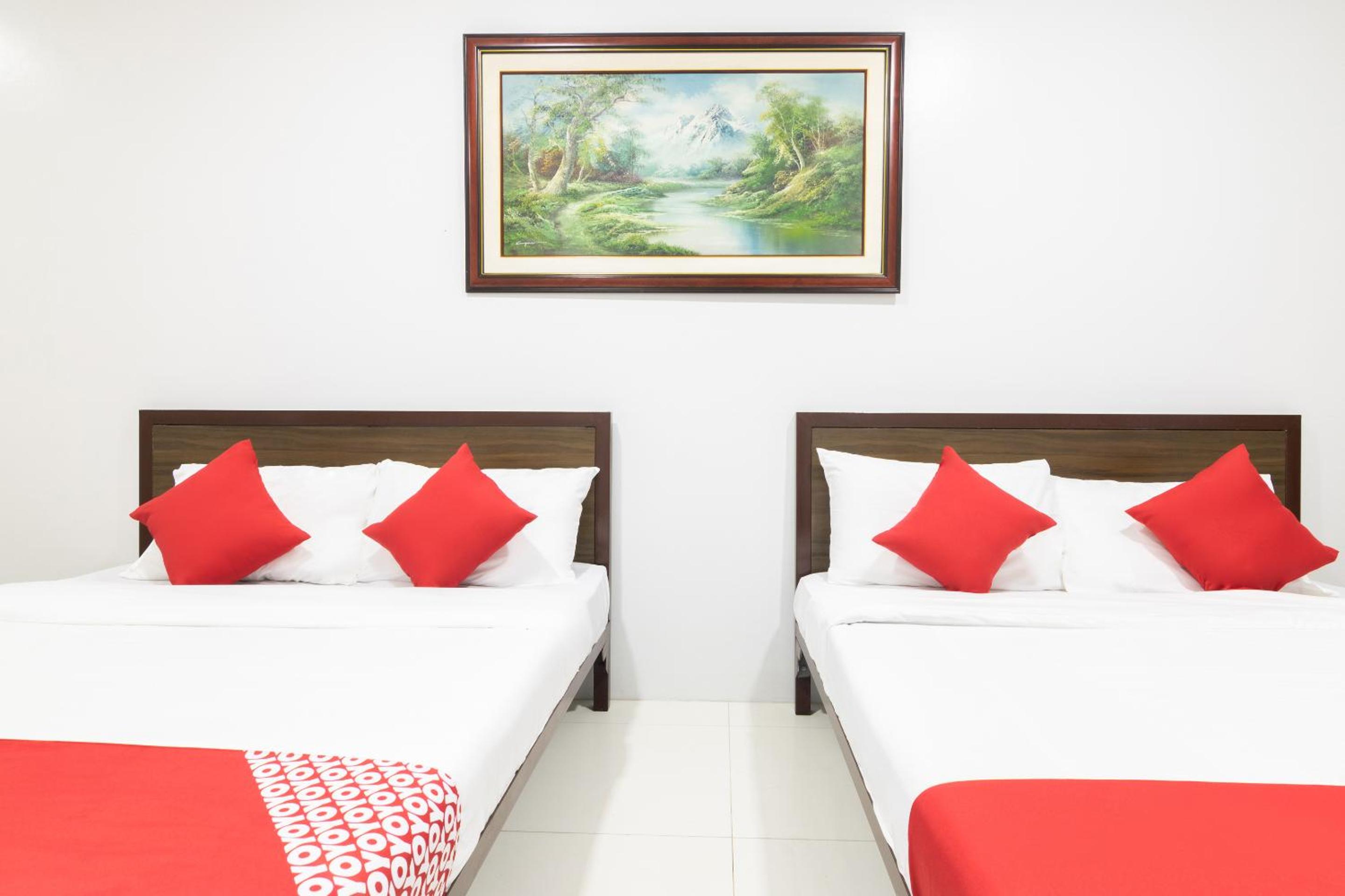 Deluxe Family Suite - Photo 7