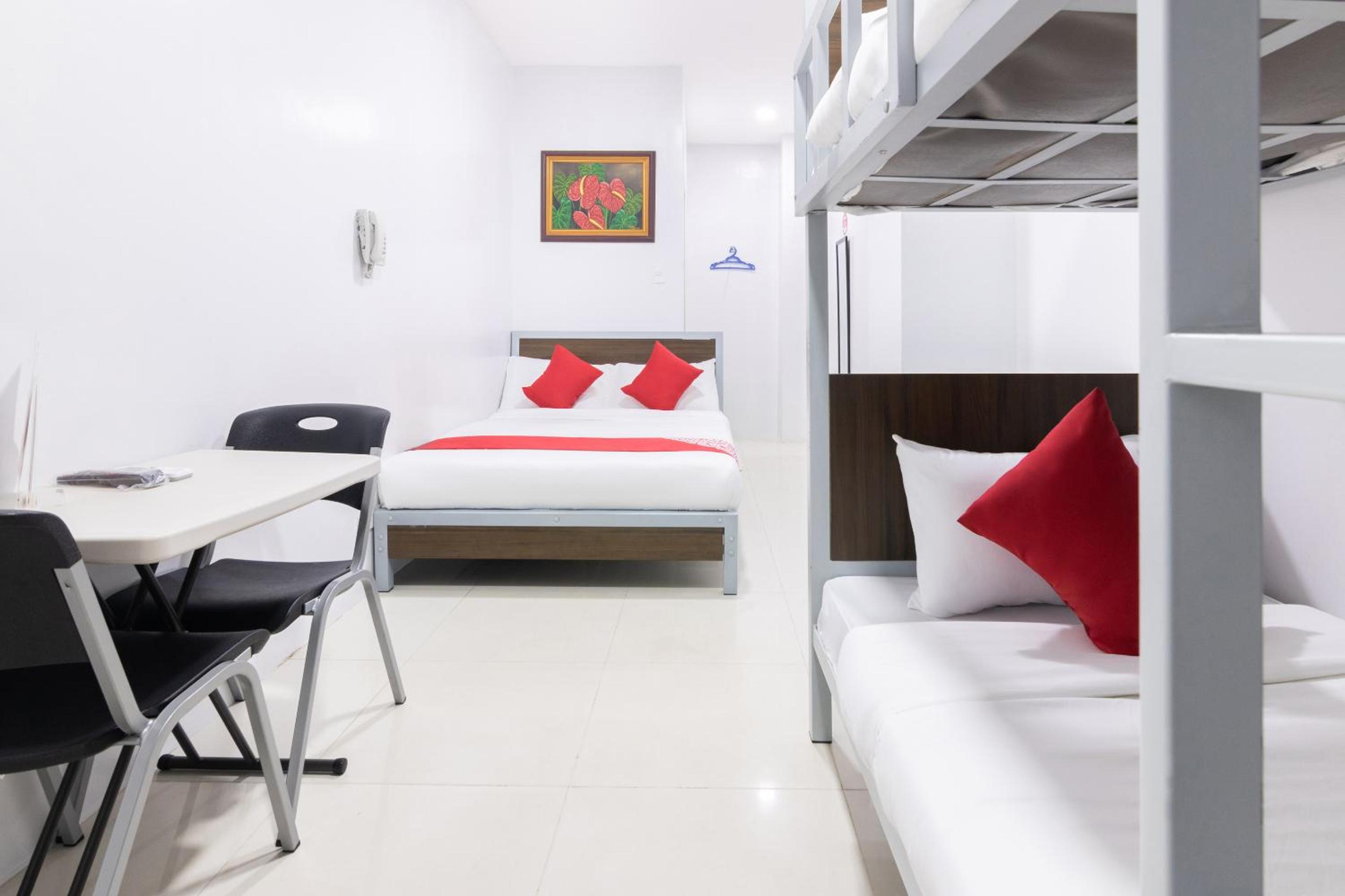 Deluxe Family Suite - Photo 6