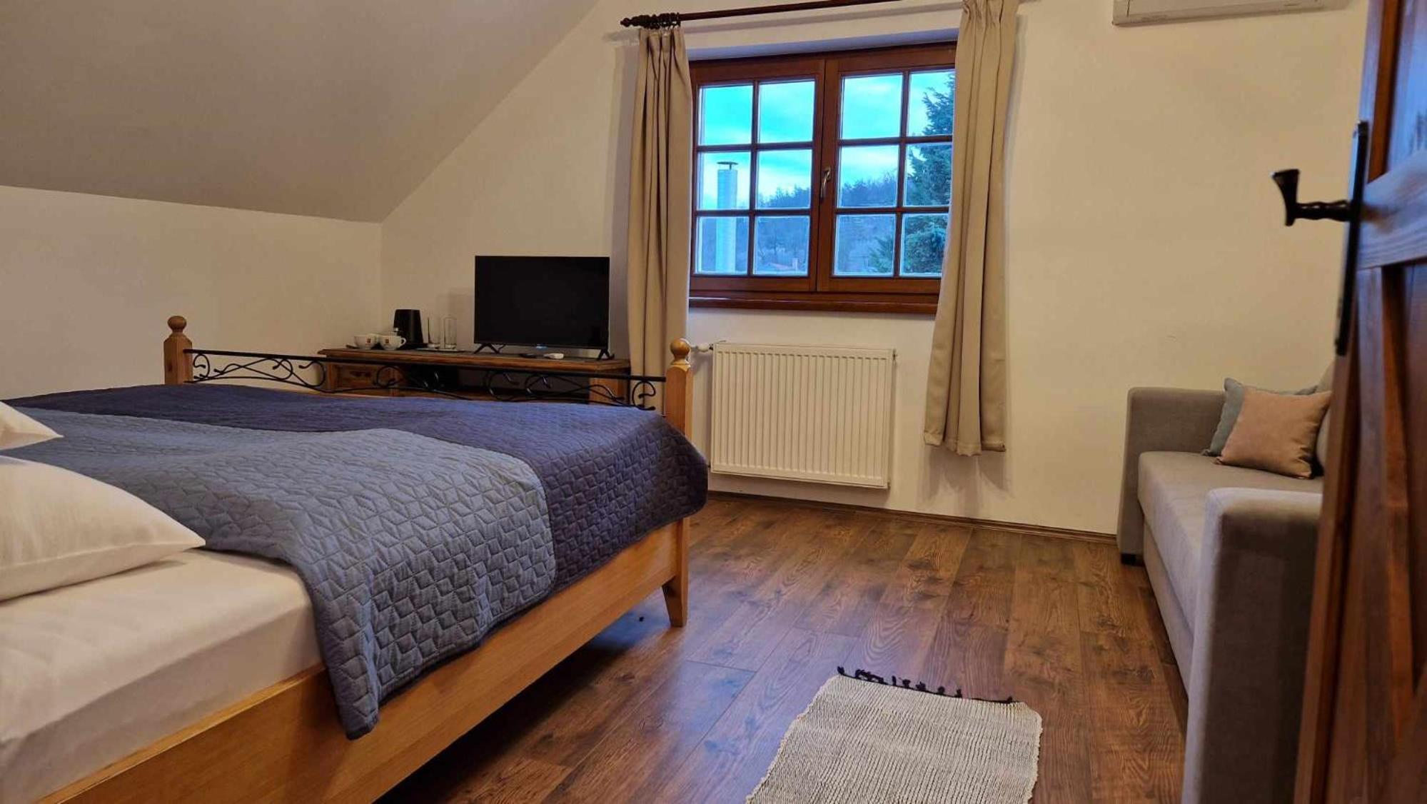 Deluxe King Room photo 1