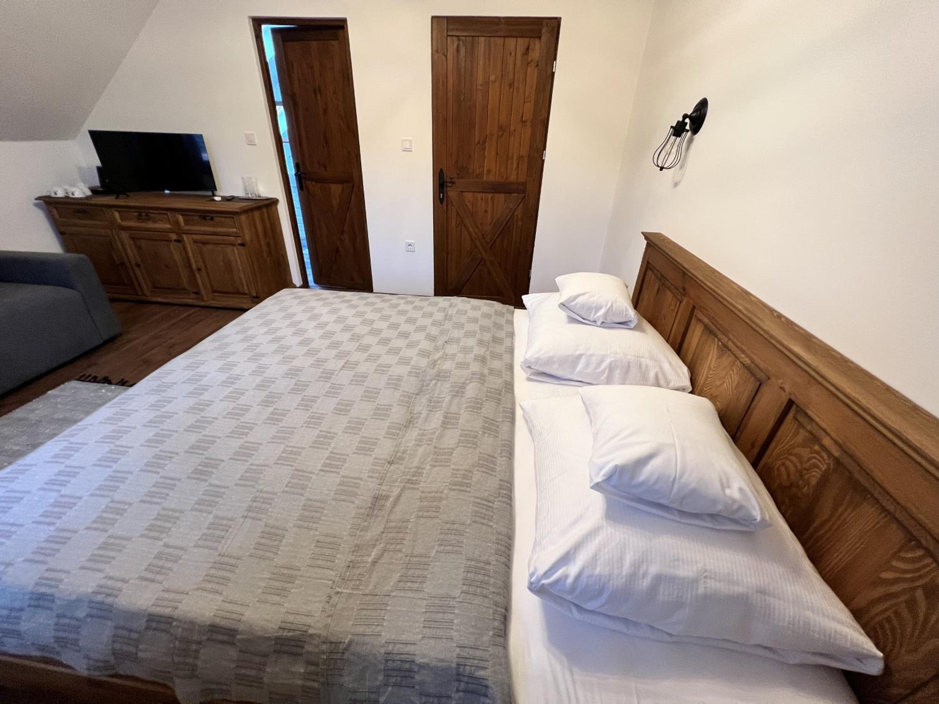 Standard King Room photo 3