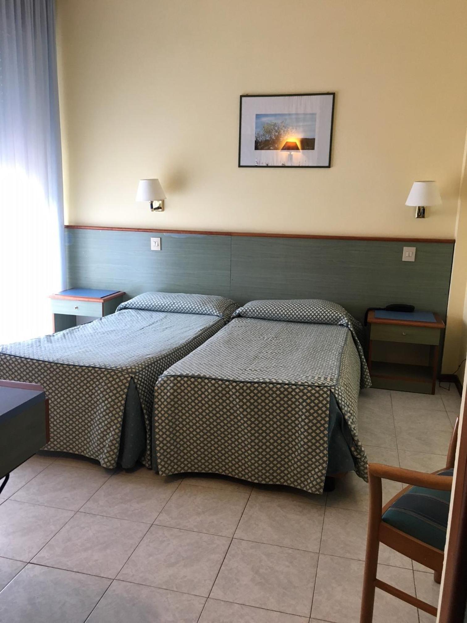 Double or Twin Room with Balcony - Photo 7