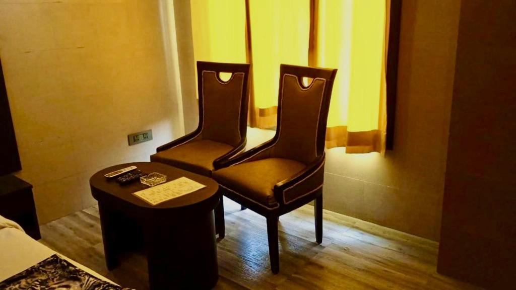 Deluxe Double or Twin Room with City View - Photo 2