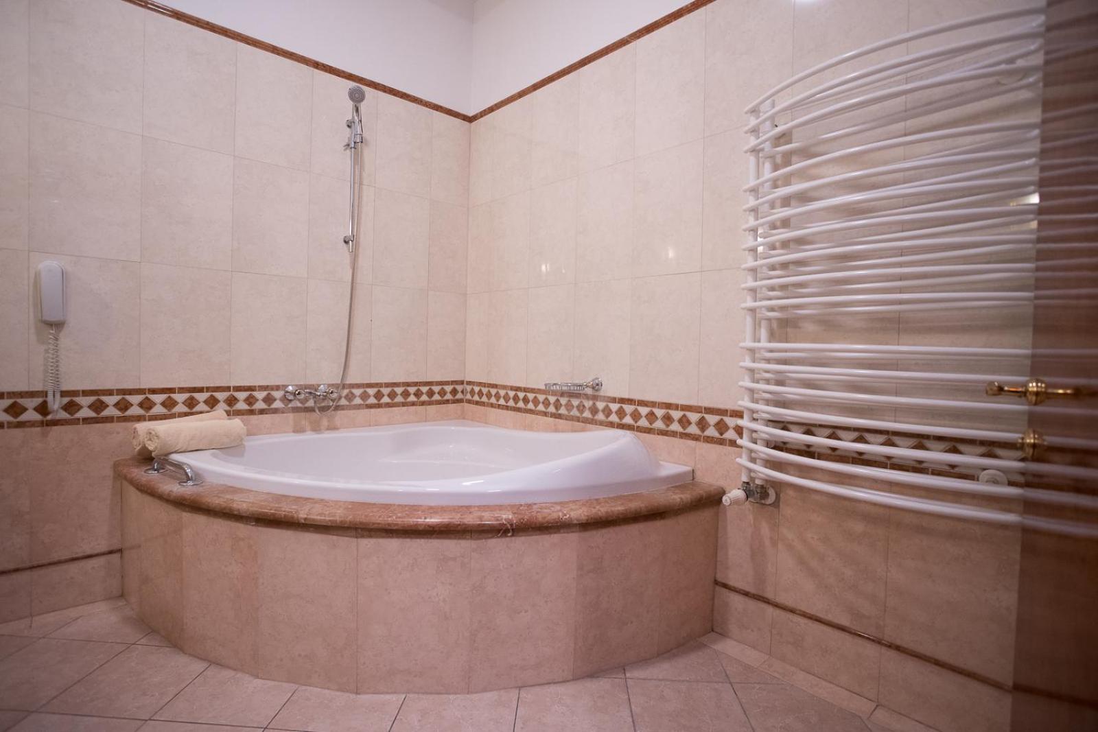 Large Double Room photo 3