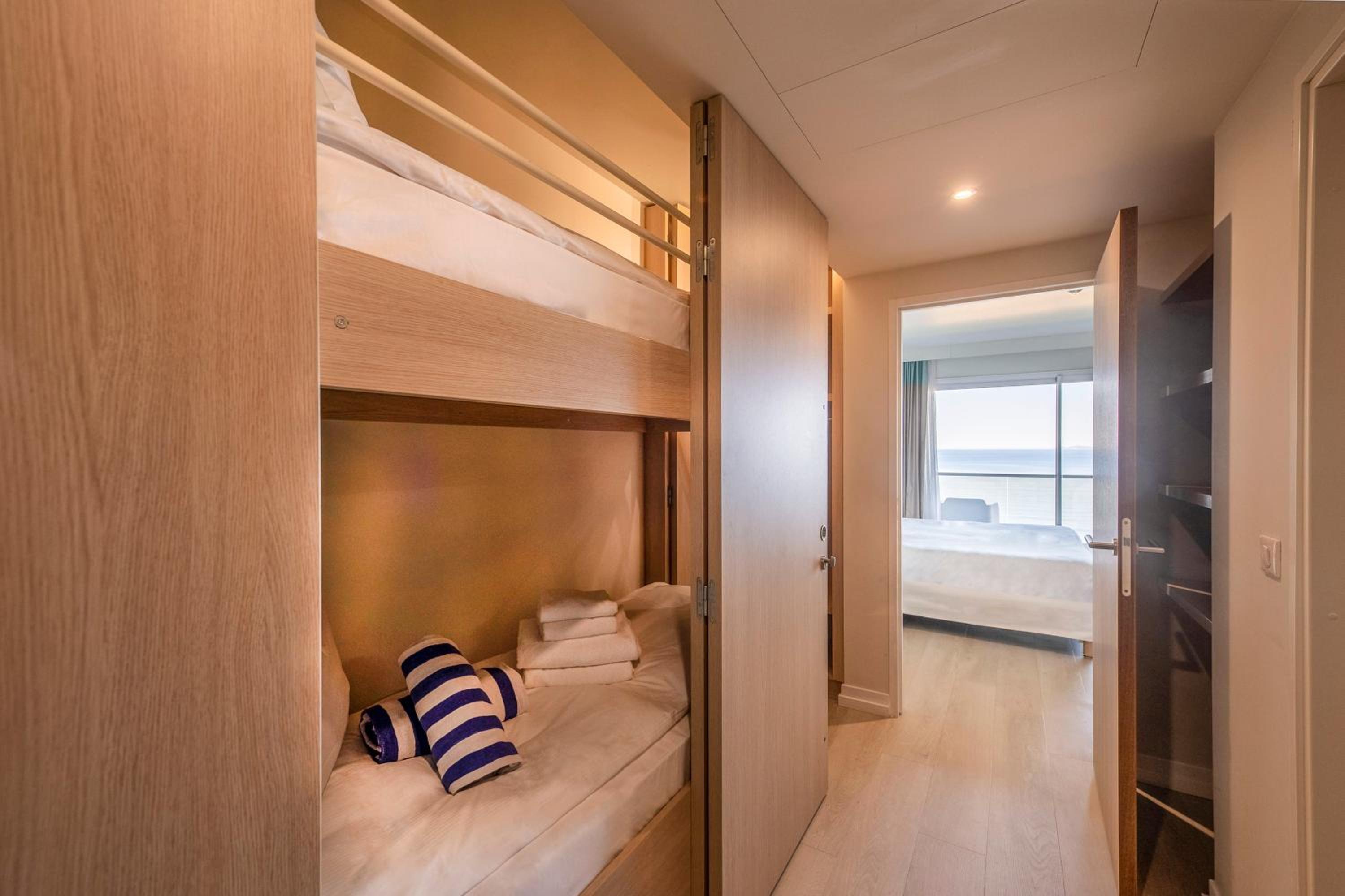 Family Room - Sea View & Balcony - Photo 1