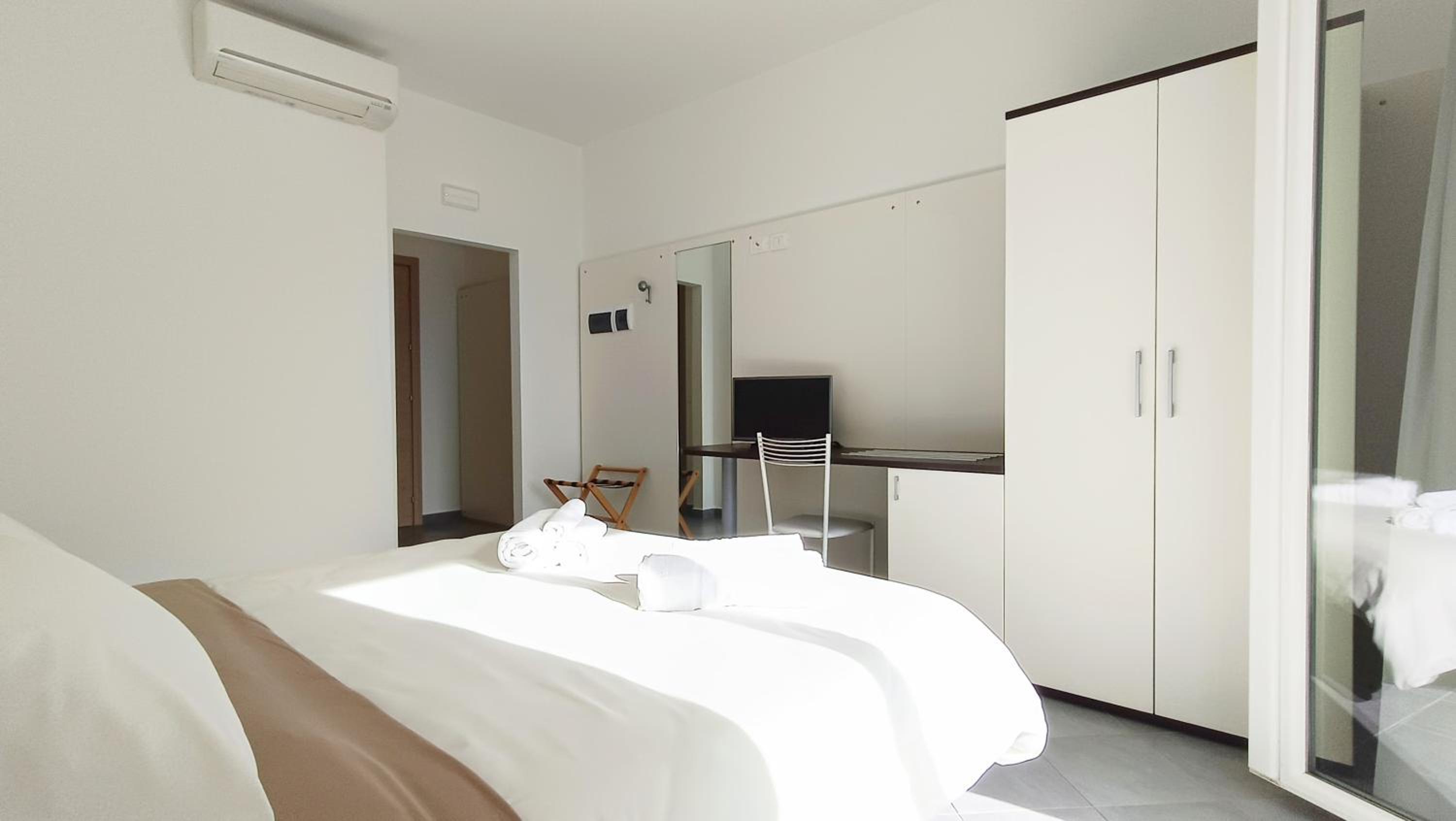 Double Room - Disability Access photo 2