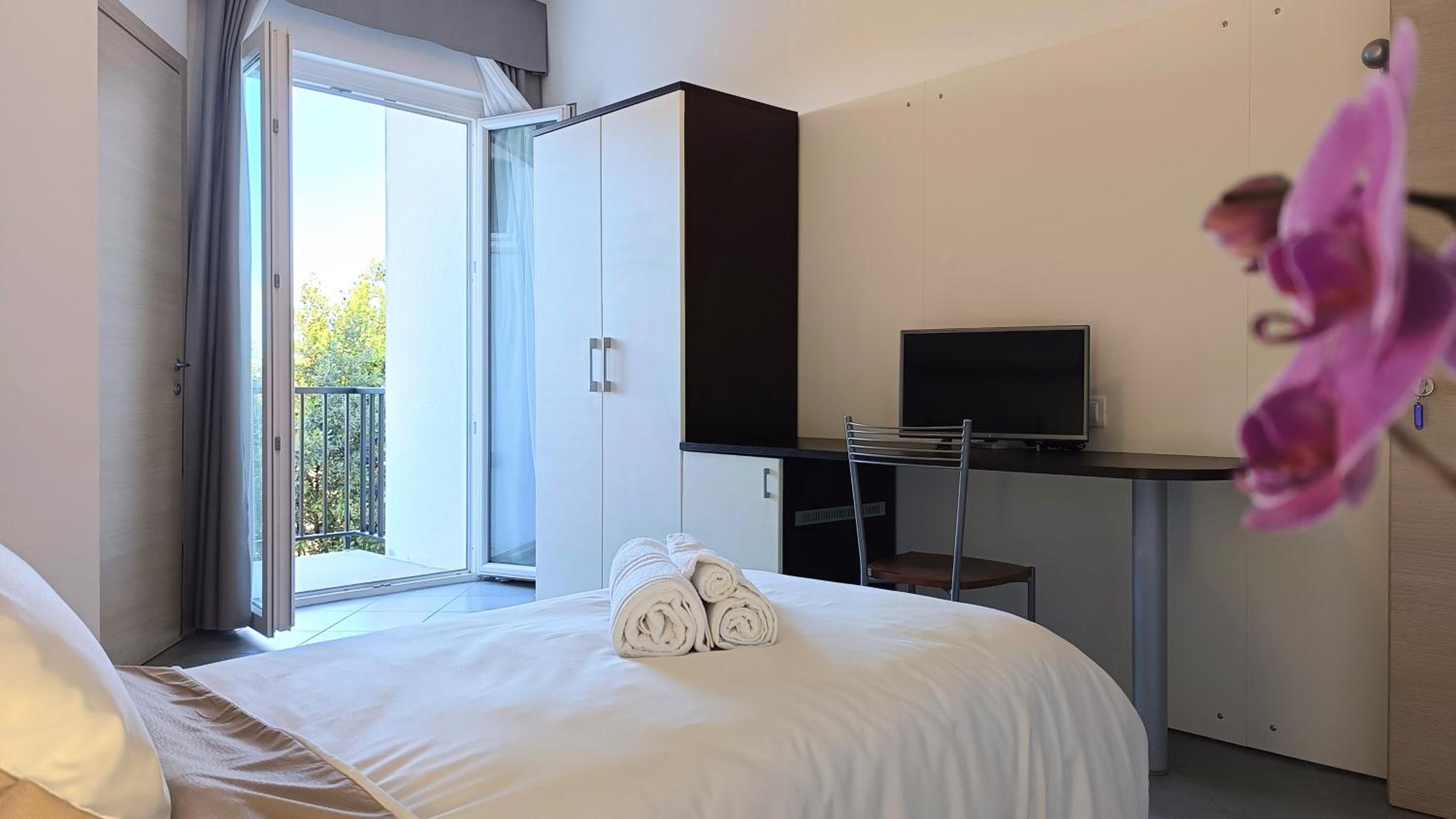 Single Room photo 2