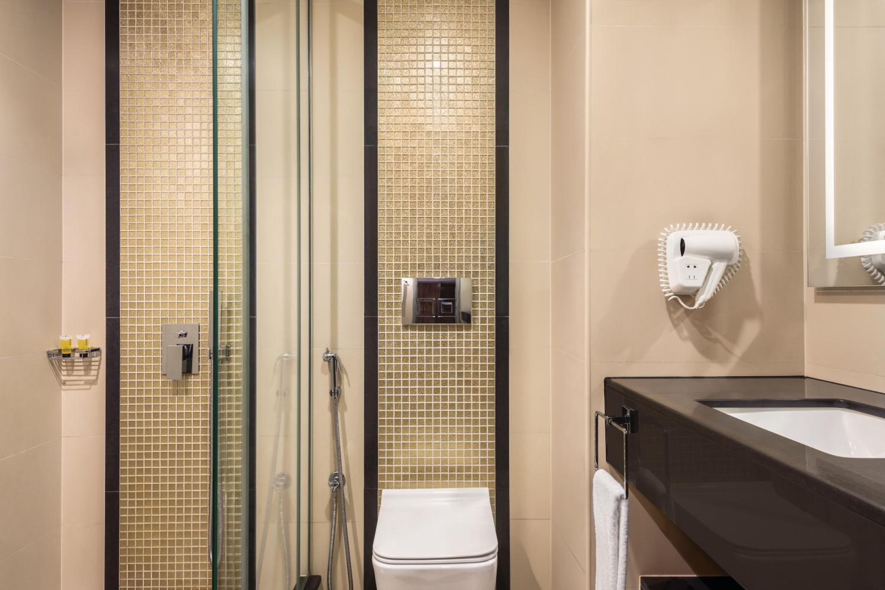 Twin Room - Non-Smoking - Photo 4