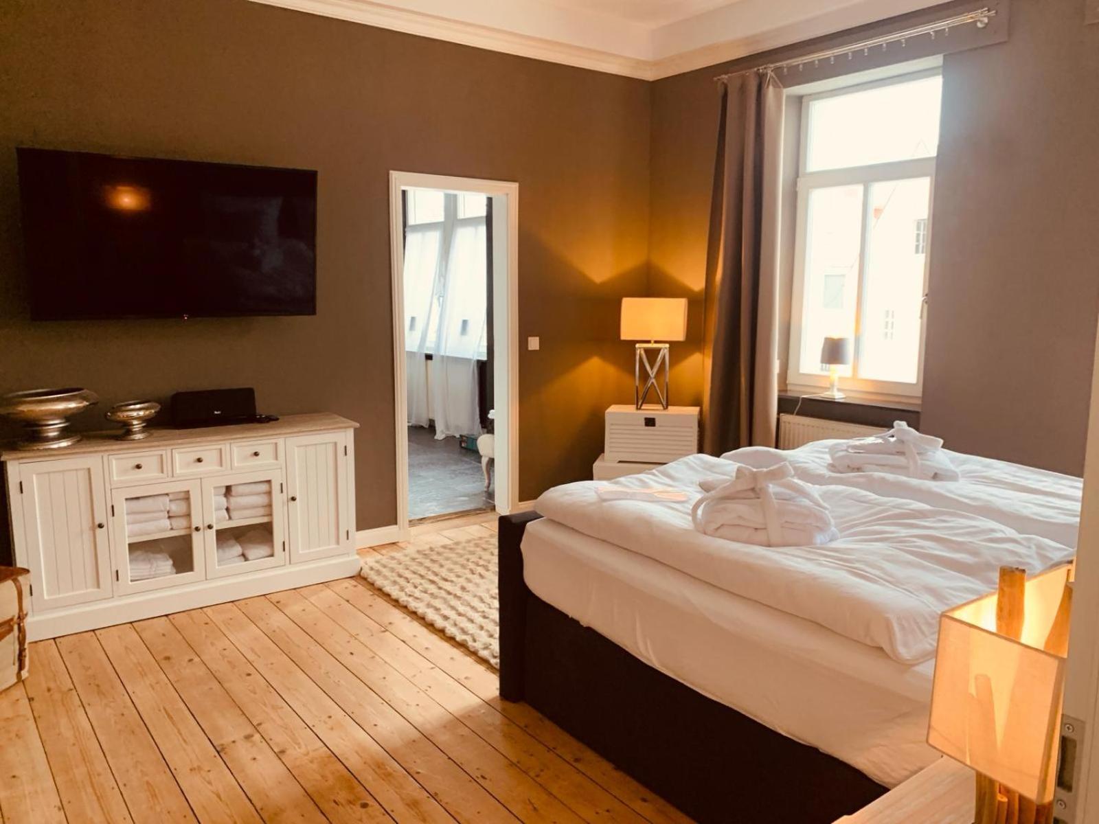 Deluxe Apartment