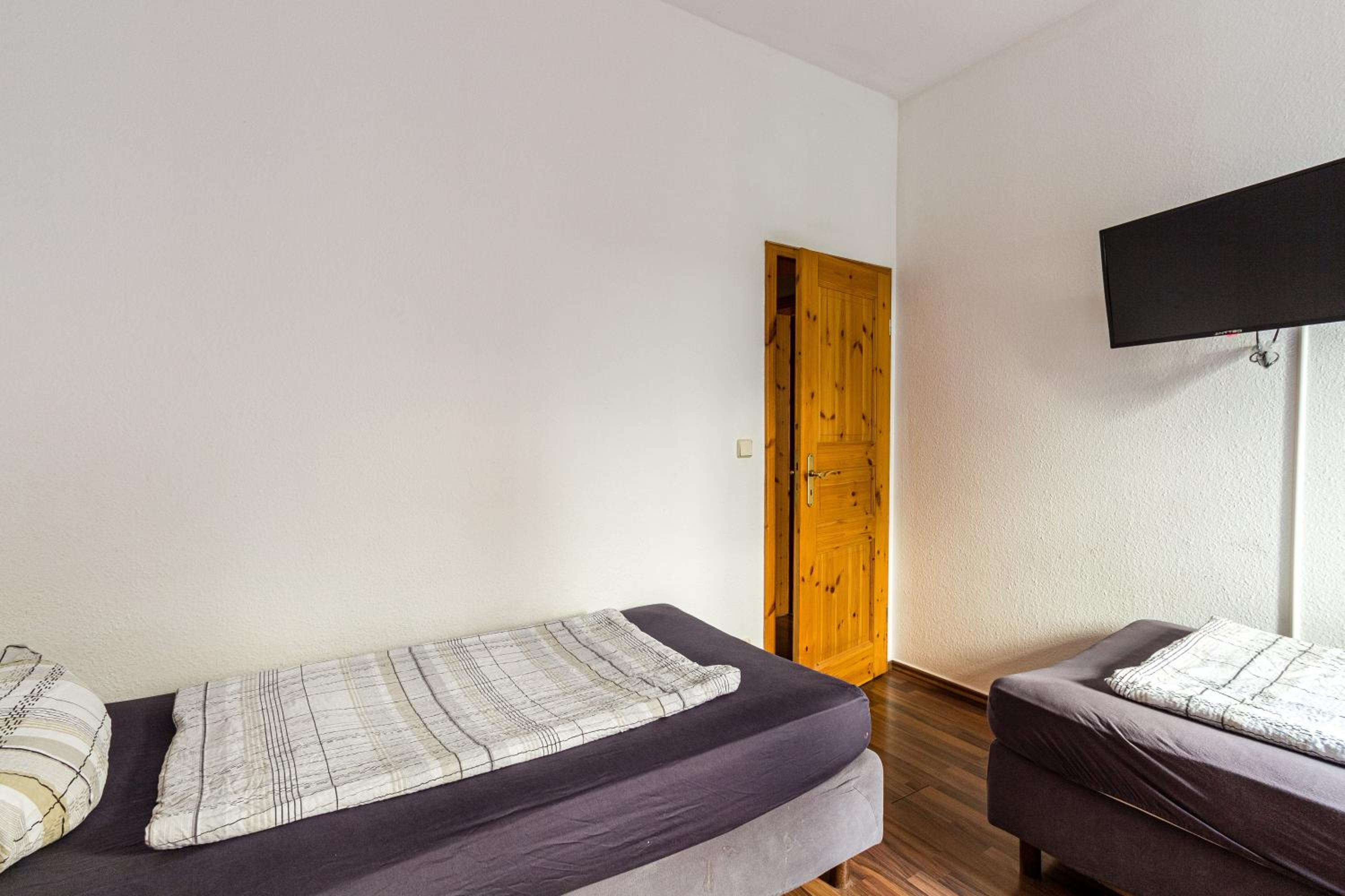 Twin Room with Bathroom photo 2