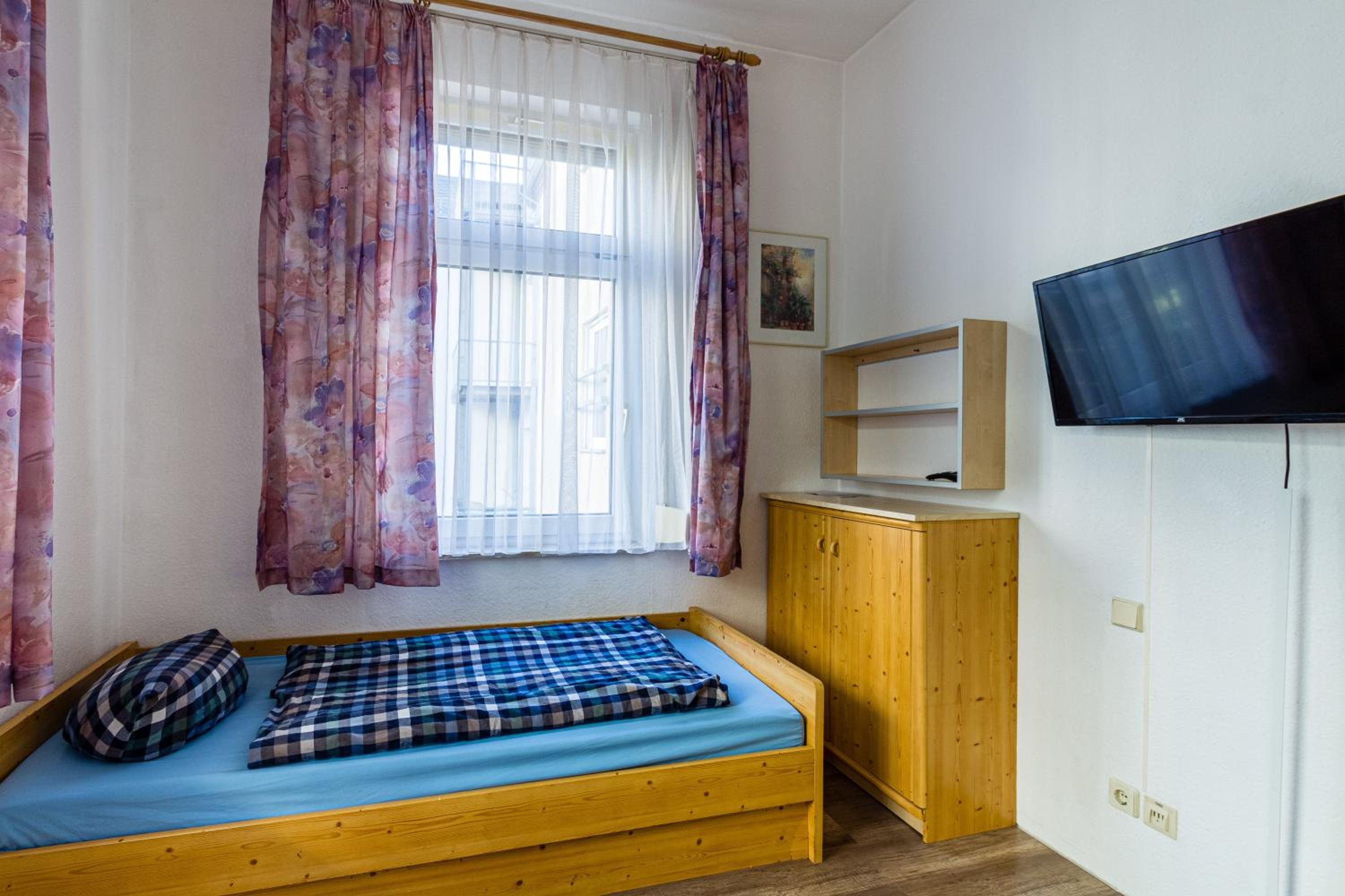 Single Room with Bathroom photo 1