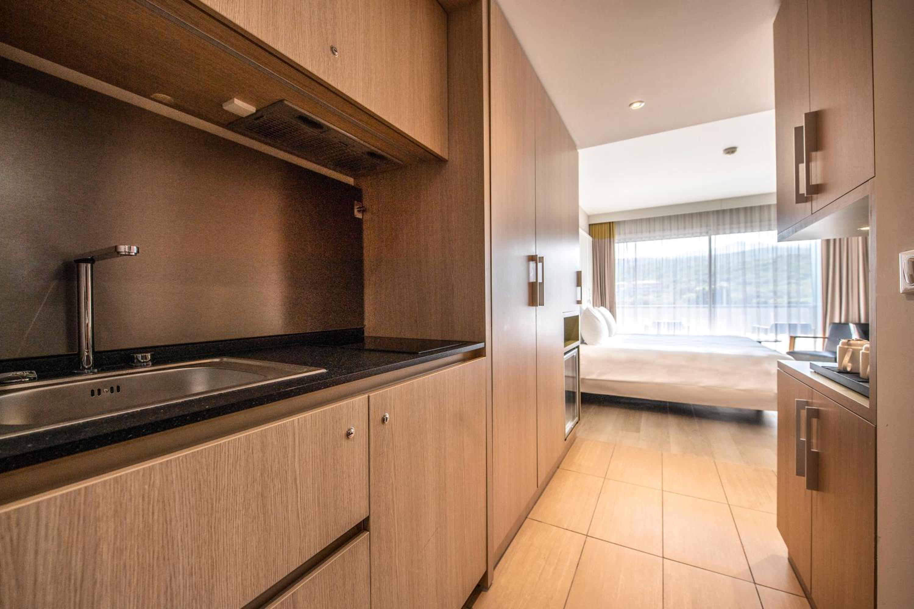 Standard Room - Kitchennette & Balcony