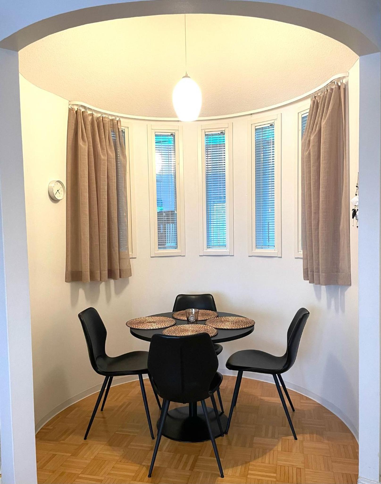One-Bedroom Apartment - Photo 8