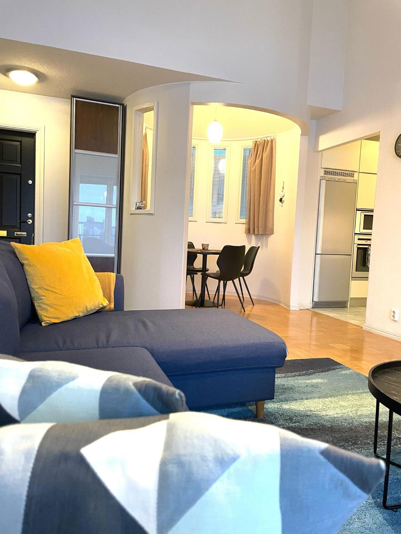 One-Bedroom Apartment - Photo 2