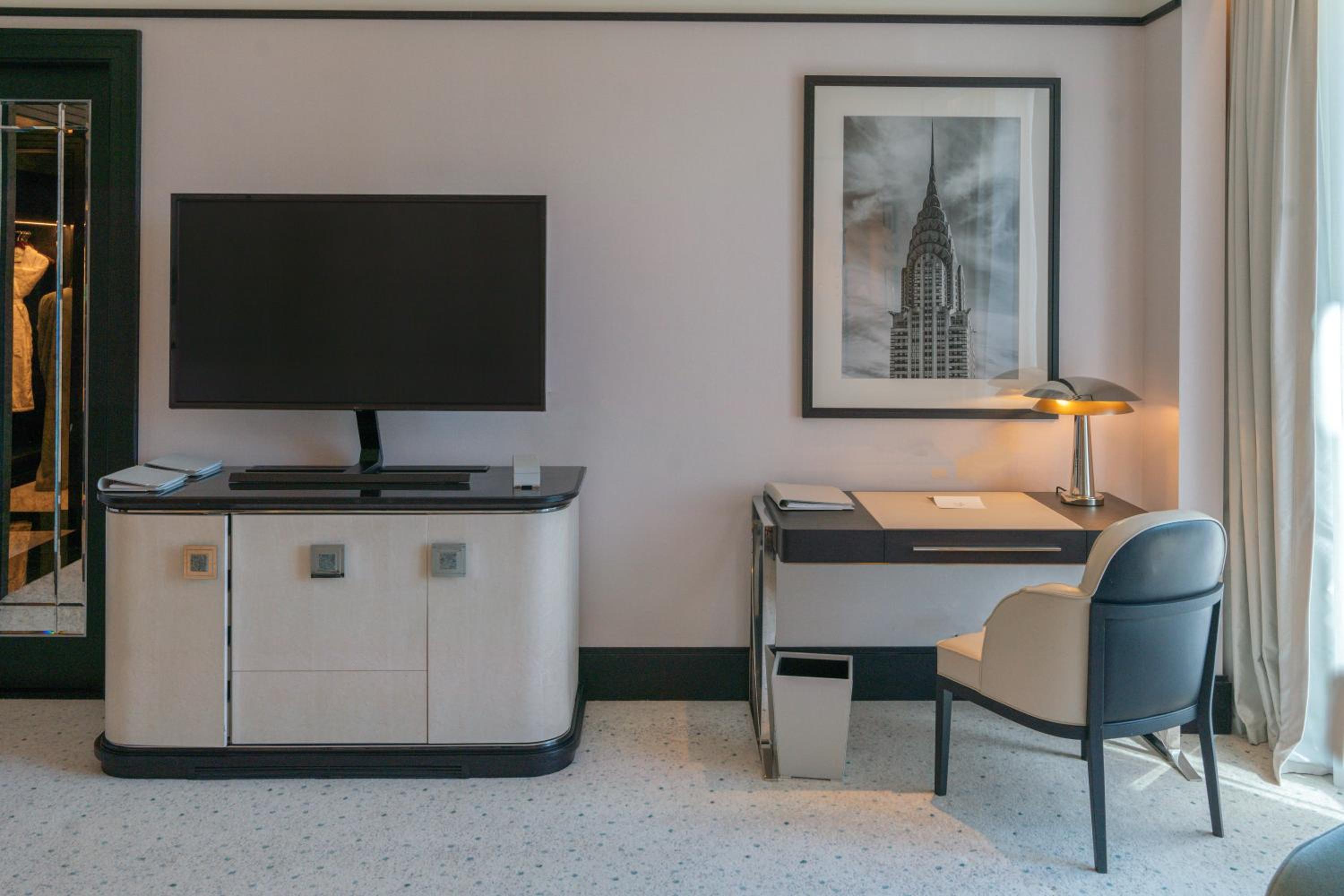 Deluxe King Room - Photo 5