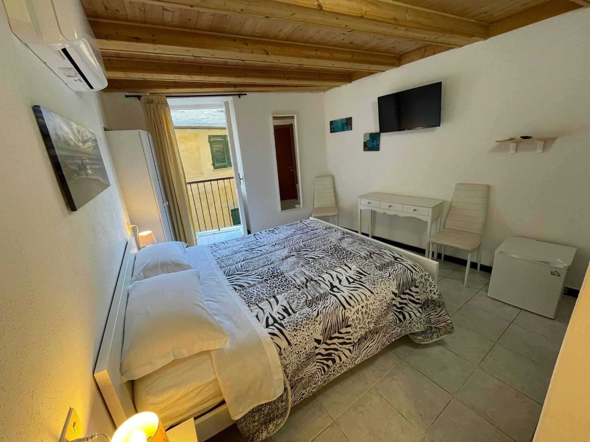 Double Room with Private Bathroom - Photo 11