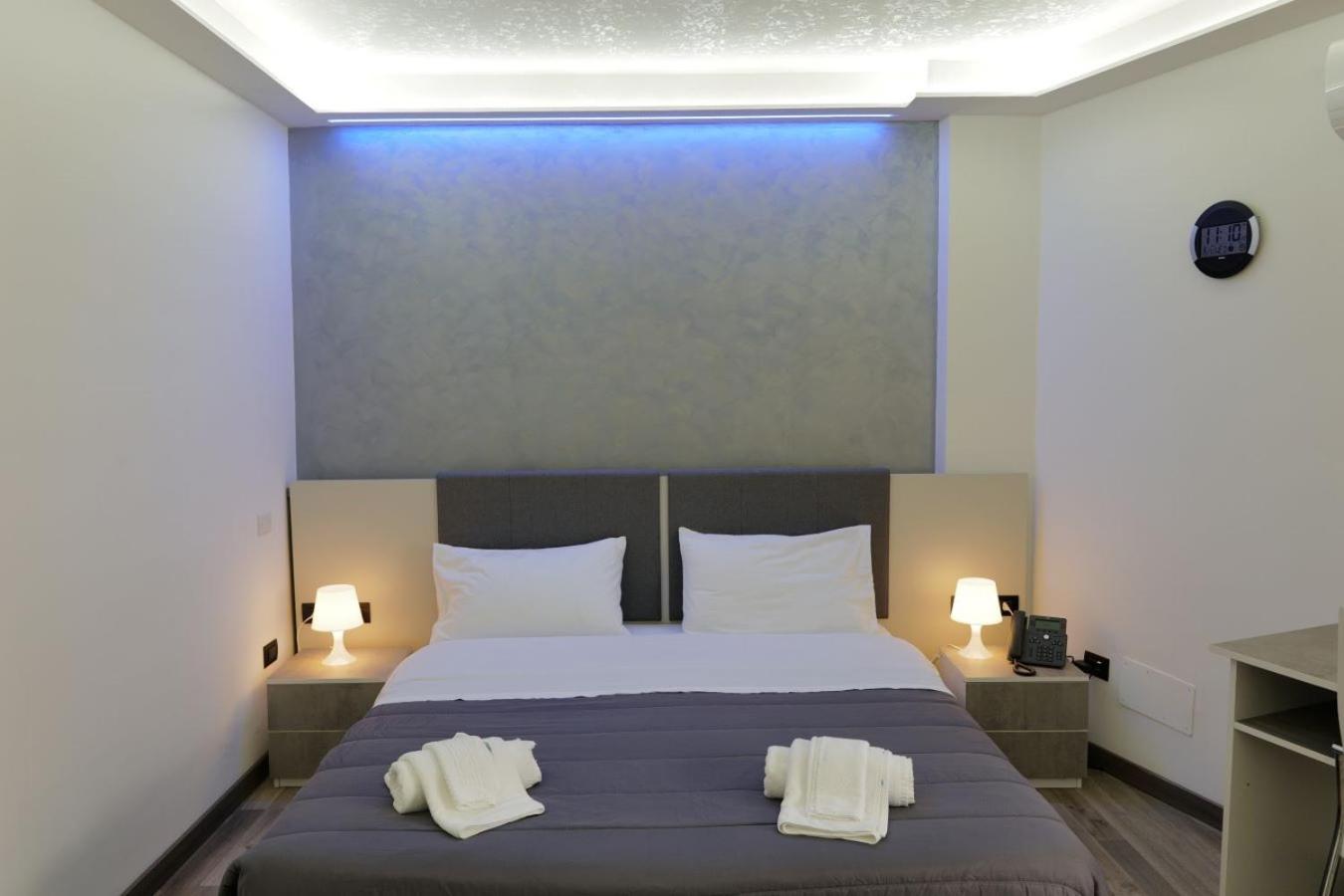 Double or Twin Room - Photo 3