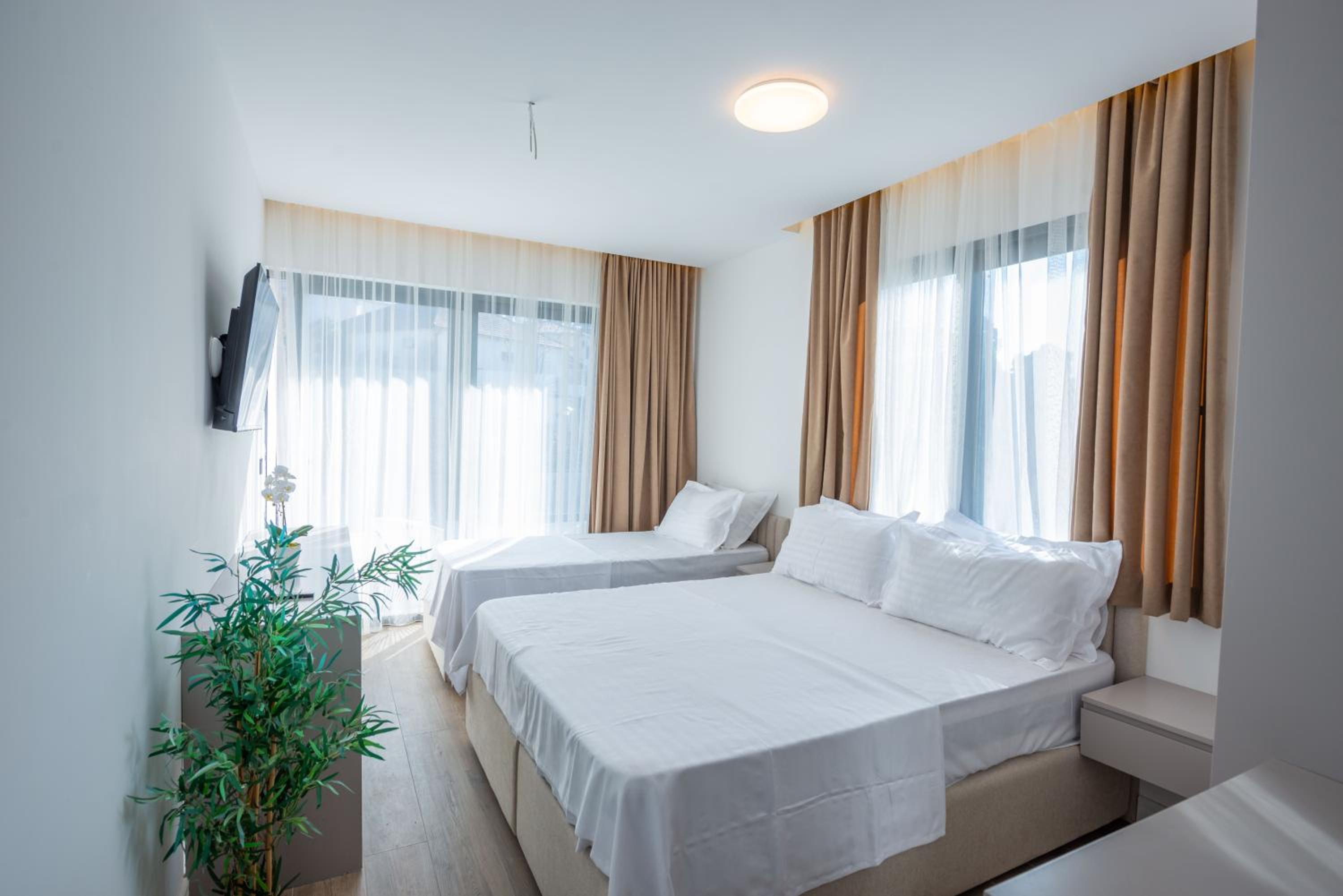 Deluxe Triple Room with Sea View photo 3