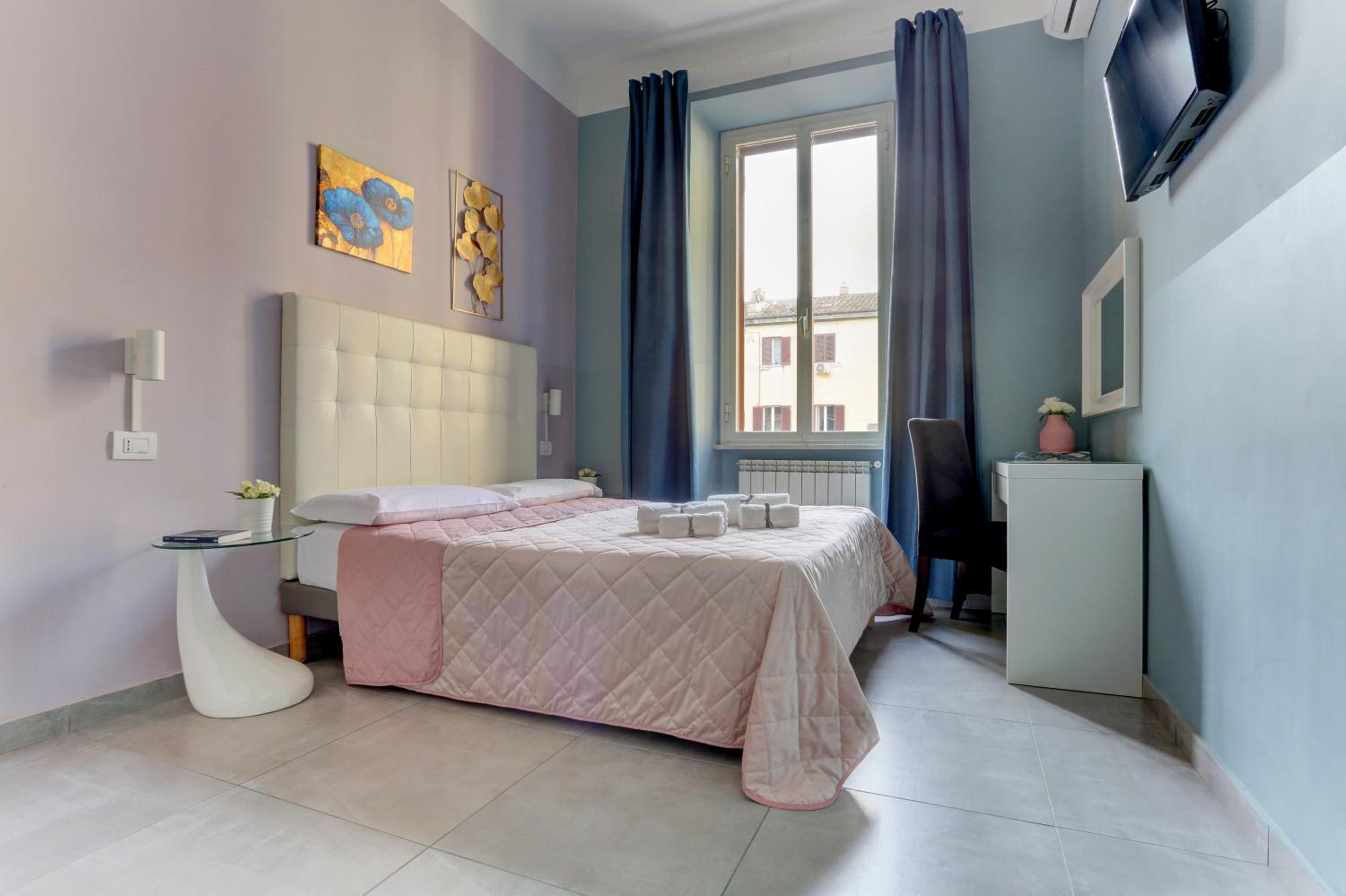 Double Room with Shared Bathroom photo 1