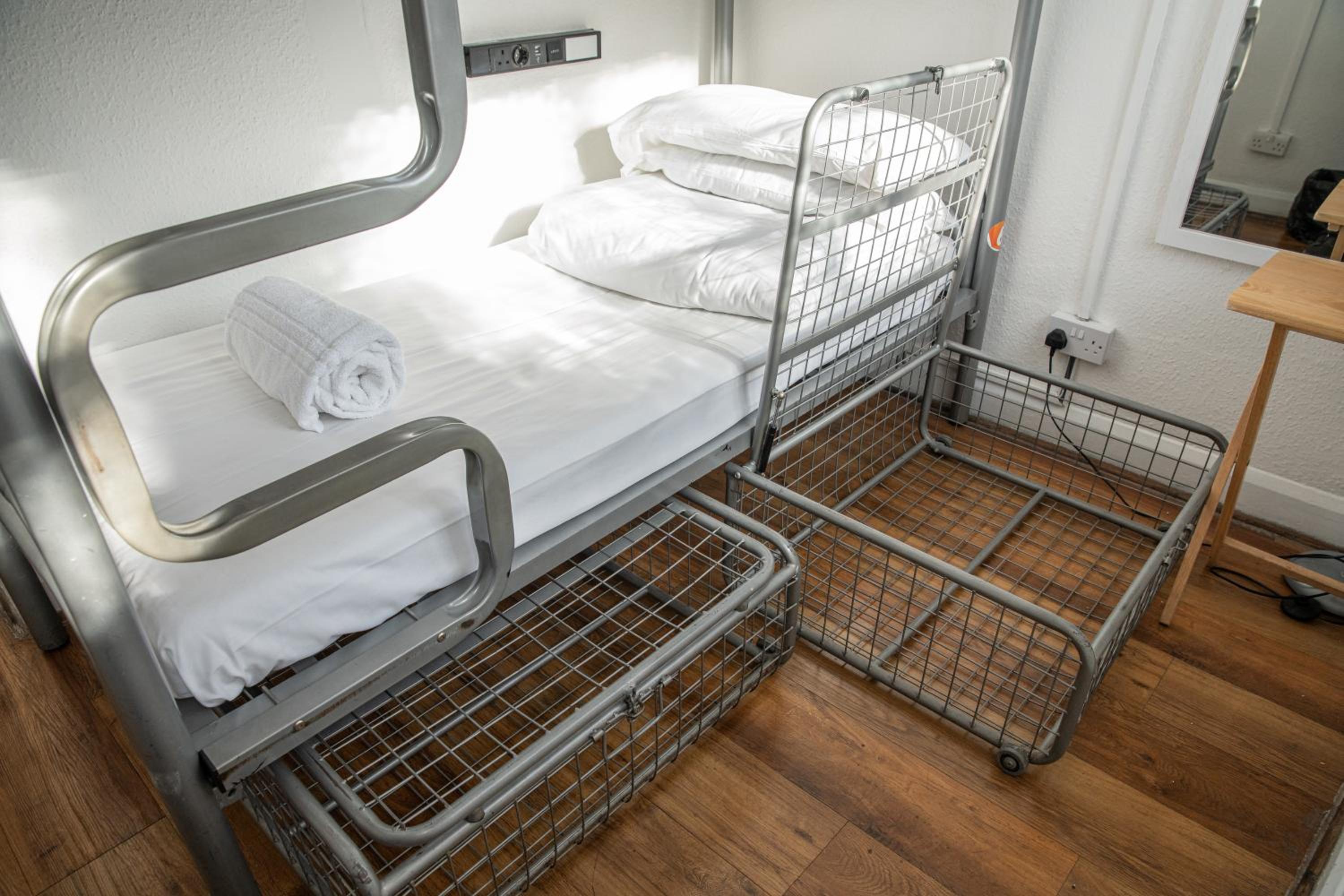 Bed in 10-Bed Mixed Dormitory Room with Shared Bathroom photo 1