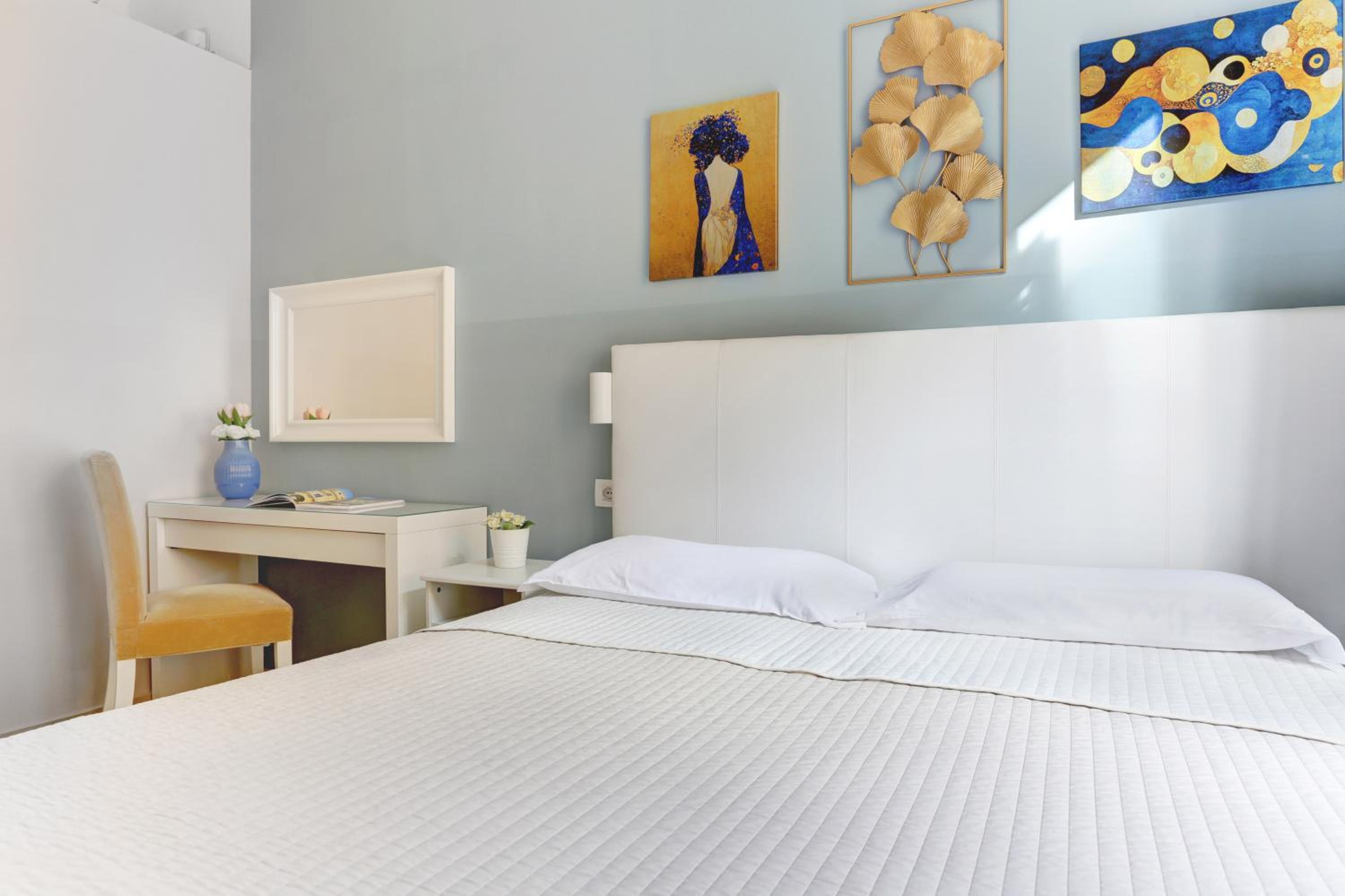 Double Room with Shared Bathroom photo 3