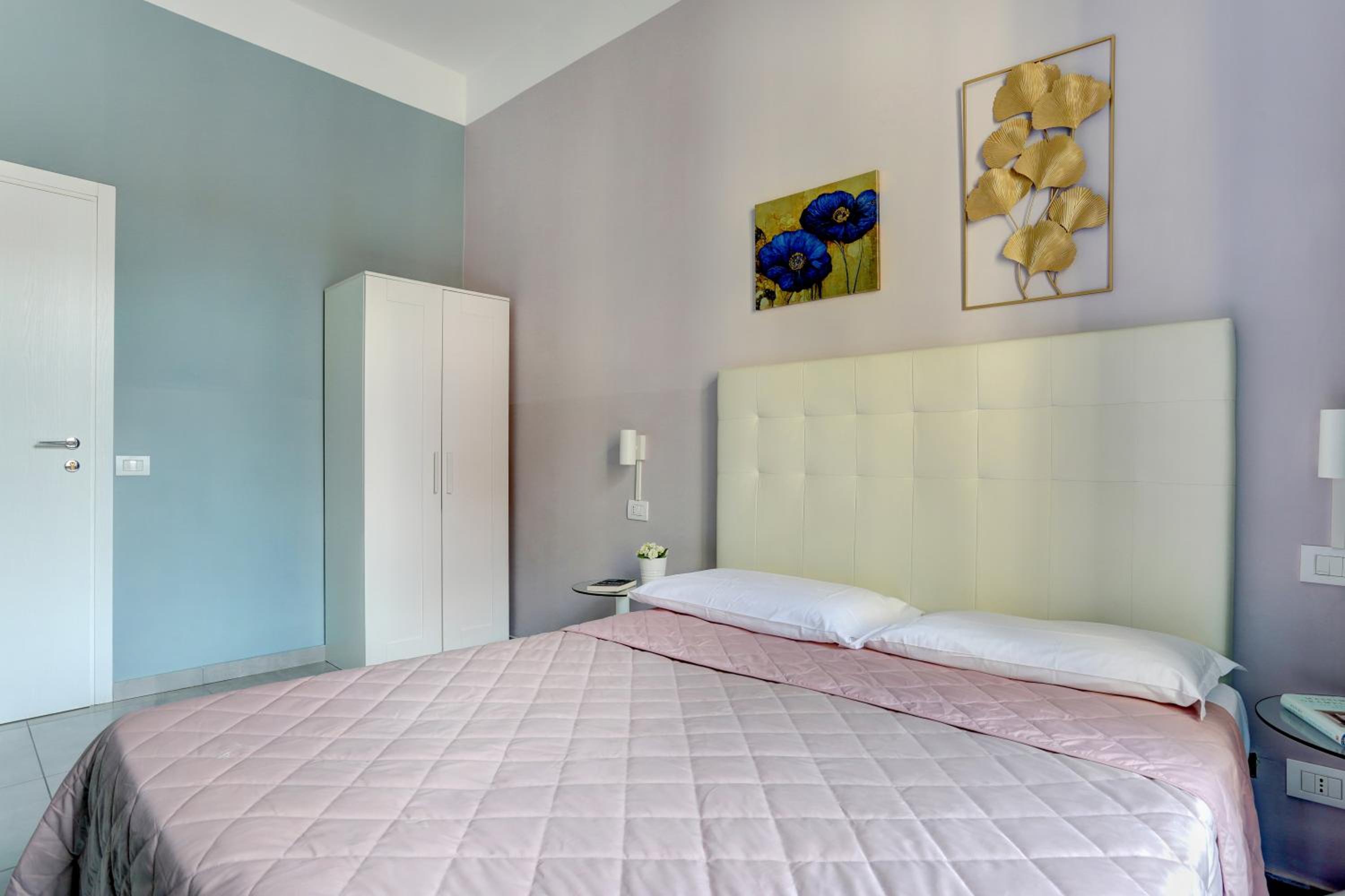 Double Room with Shared Bathroom photo 2