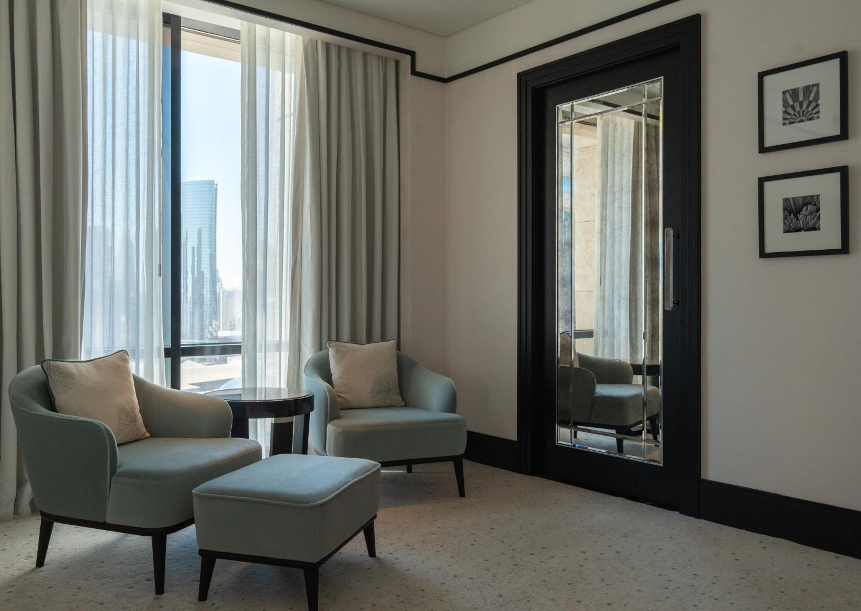 One-Bedroom Deluxe King Suite - Photo 8
