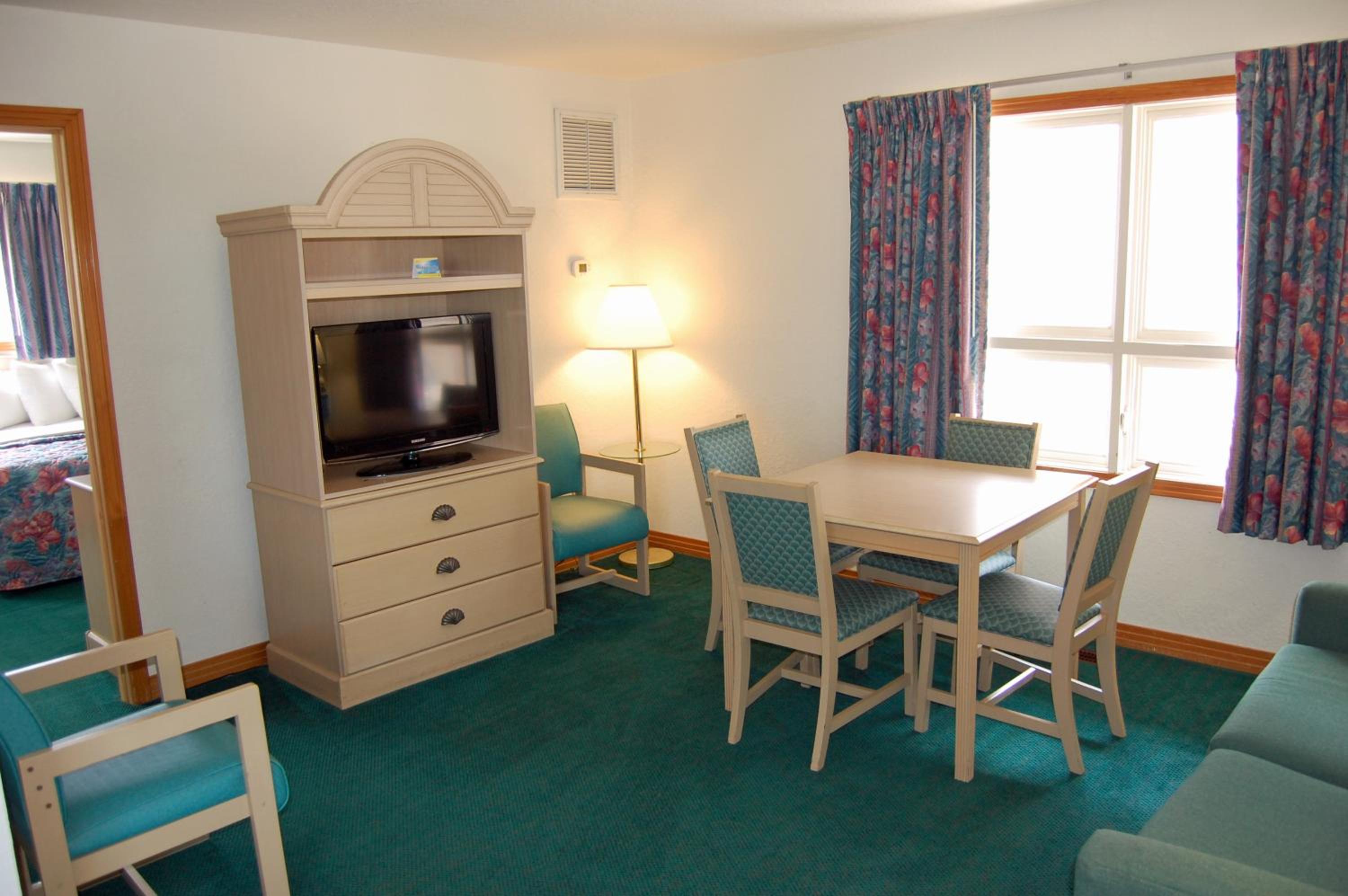 Double Suite with Two Double Beds - Non-Smoking - Photo 6